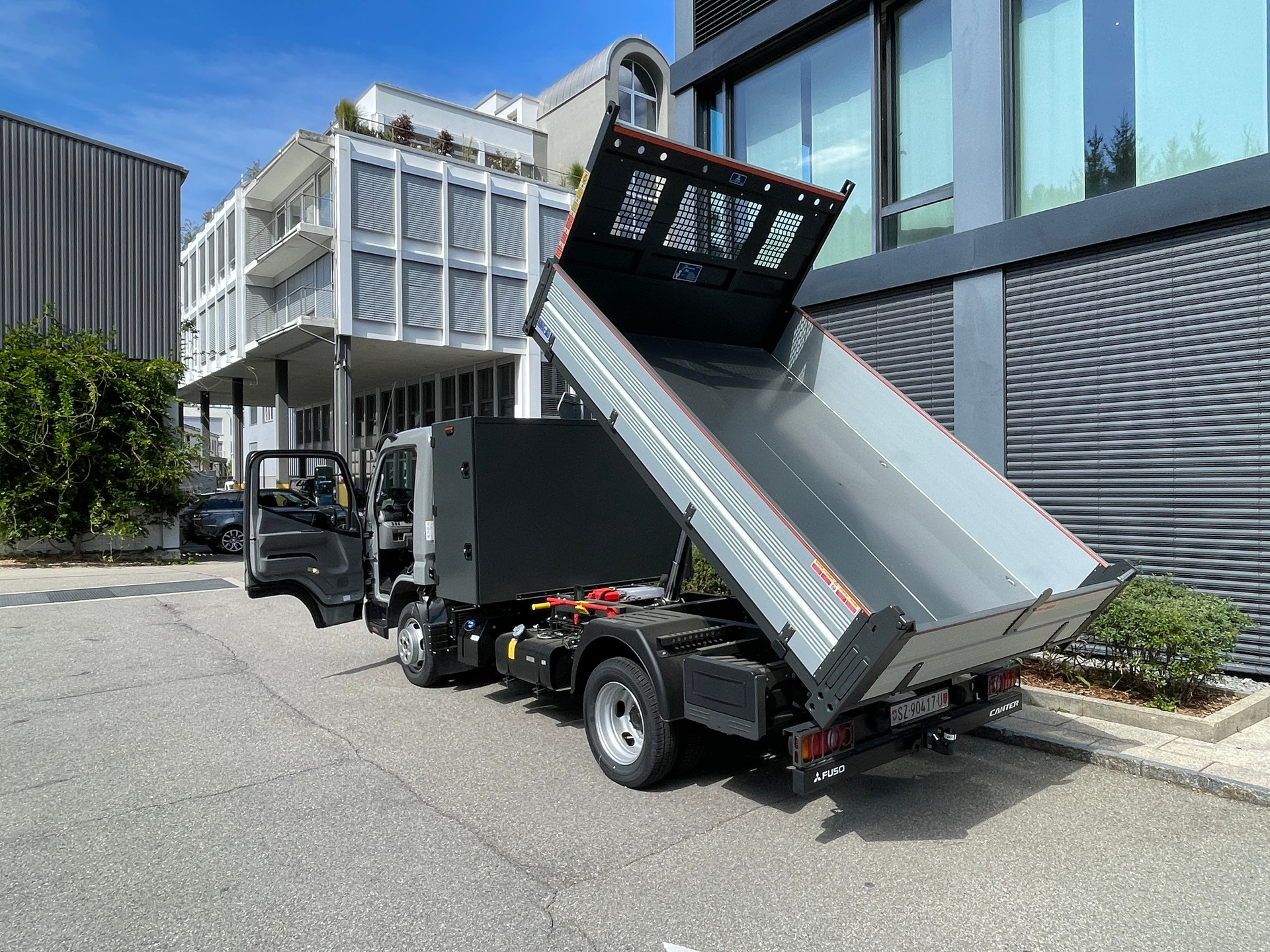 MITSUBISHI 3C15 Hinter-Kipper mit StauboxAHK-image-4