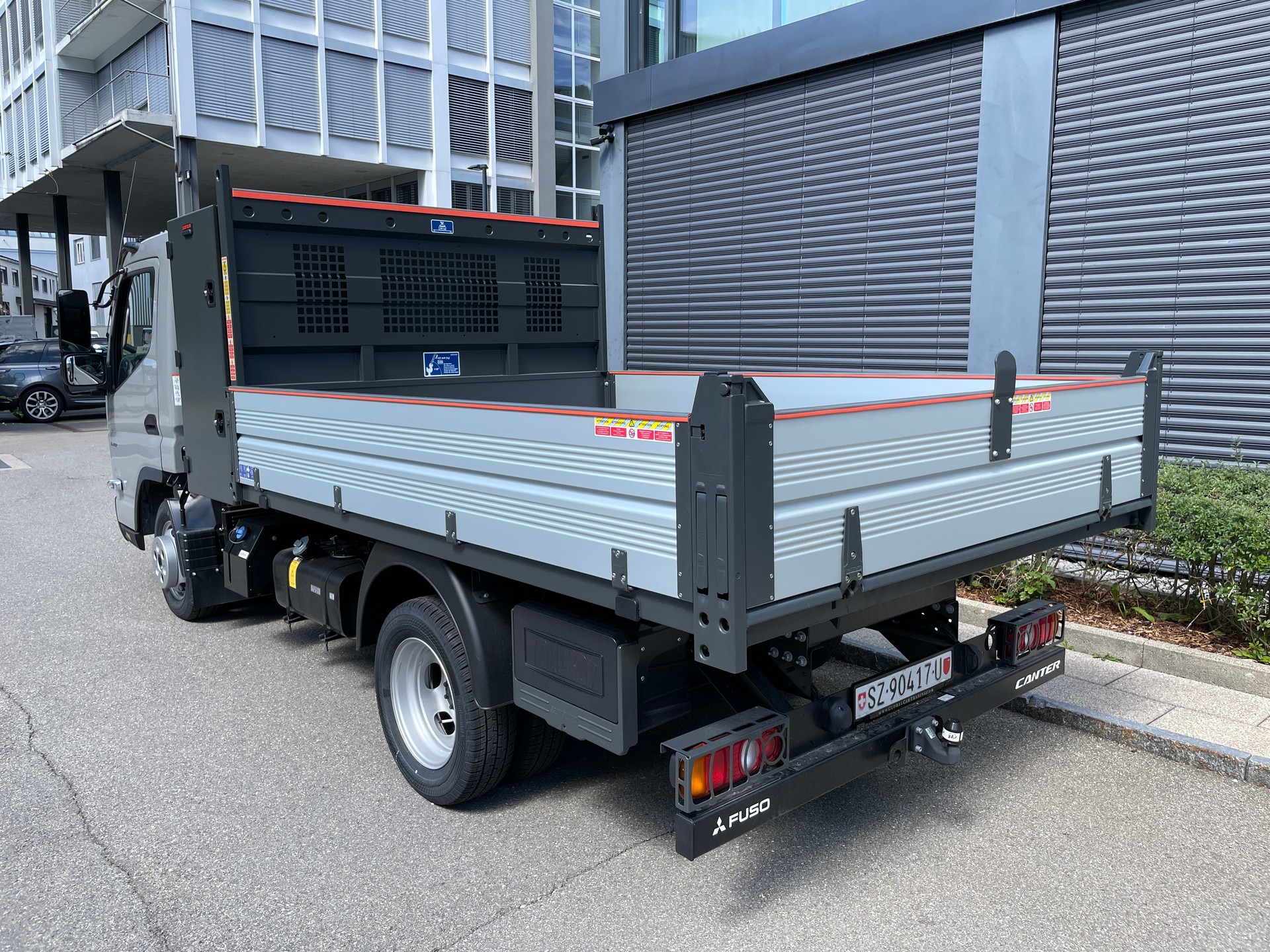MITSUBISHI 3C15 Hinter-Kipper mit StauboxAHK-showroom-element-3