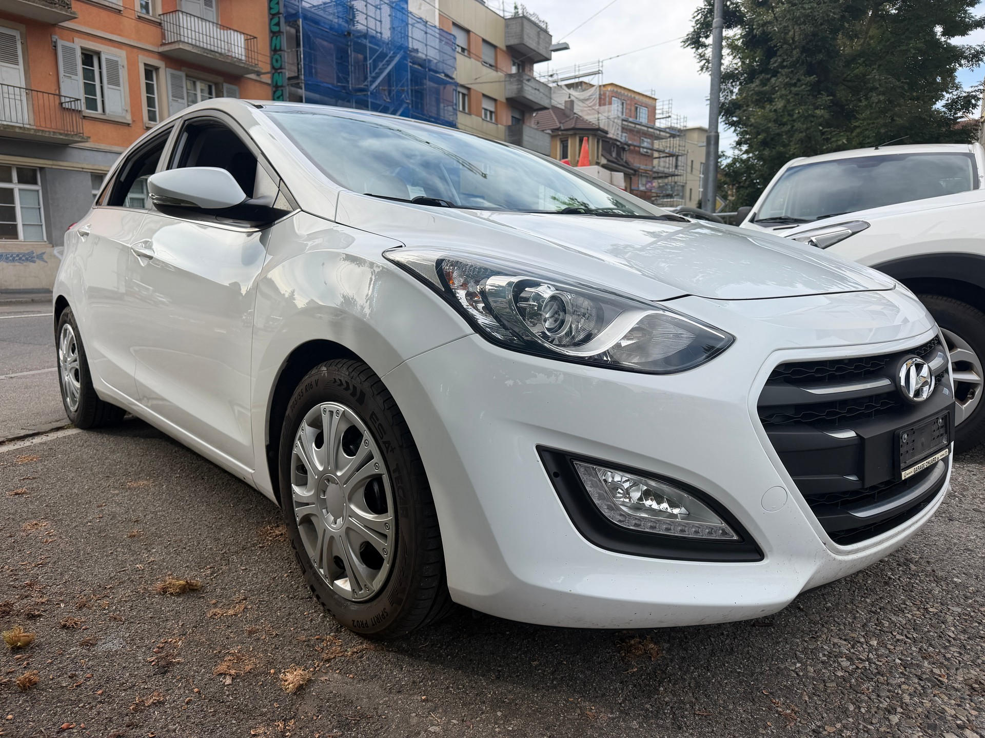 HYUNDAI i30 1.6 CRDi Amplia Automatic DCT-image-2