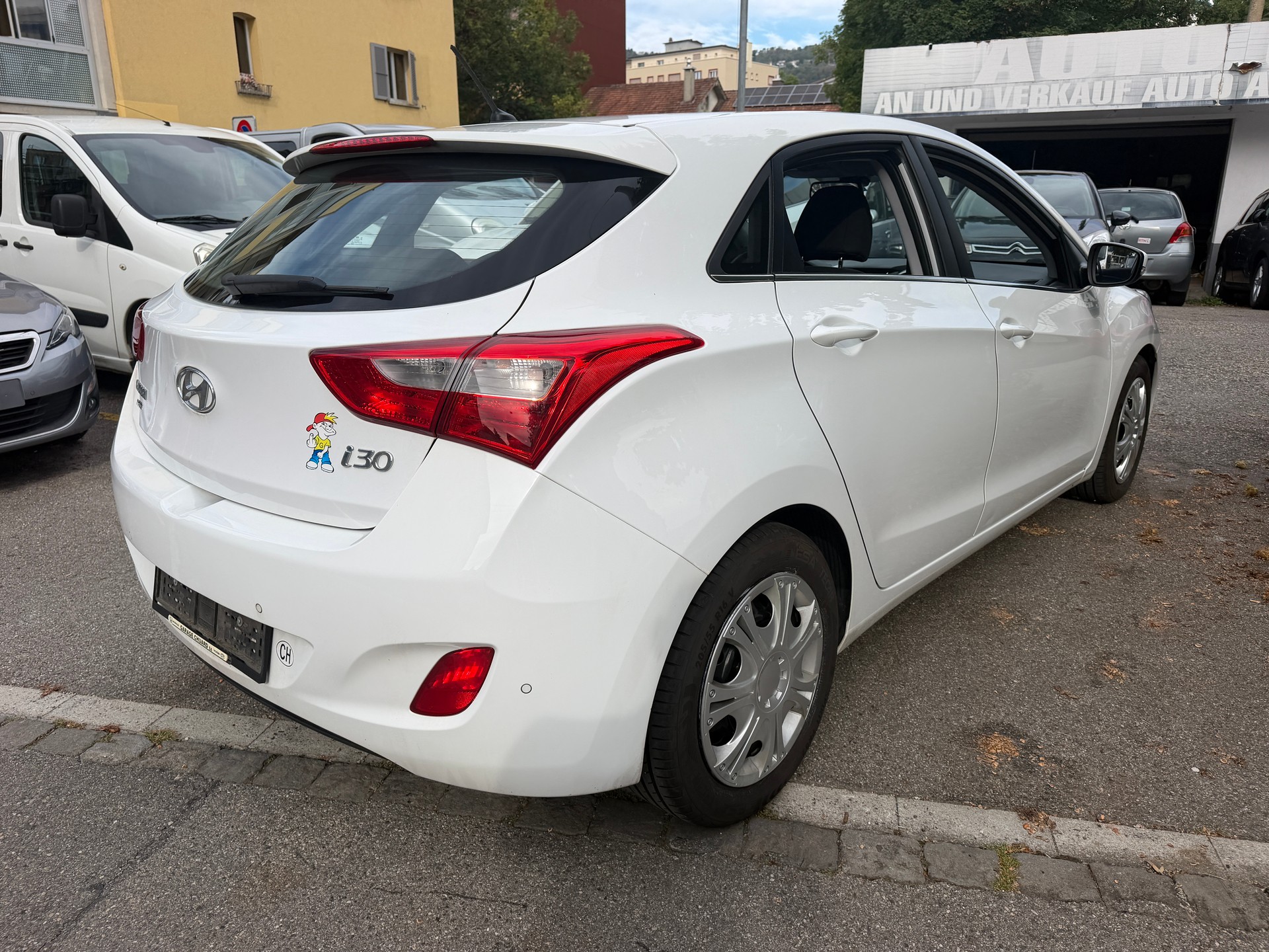 HYUNDAI i30 1.6 CRDi Amplia Automatic DCT-image-3