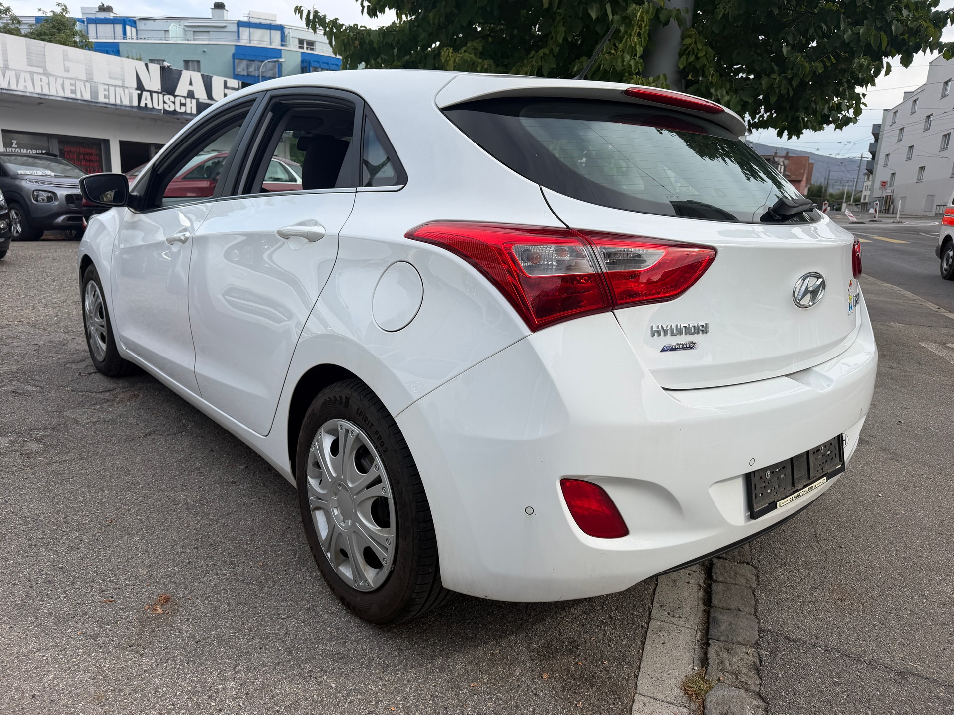 HYUNDAI i30 1.6 CRDi Amplia Automatic DCT-image-5