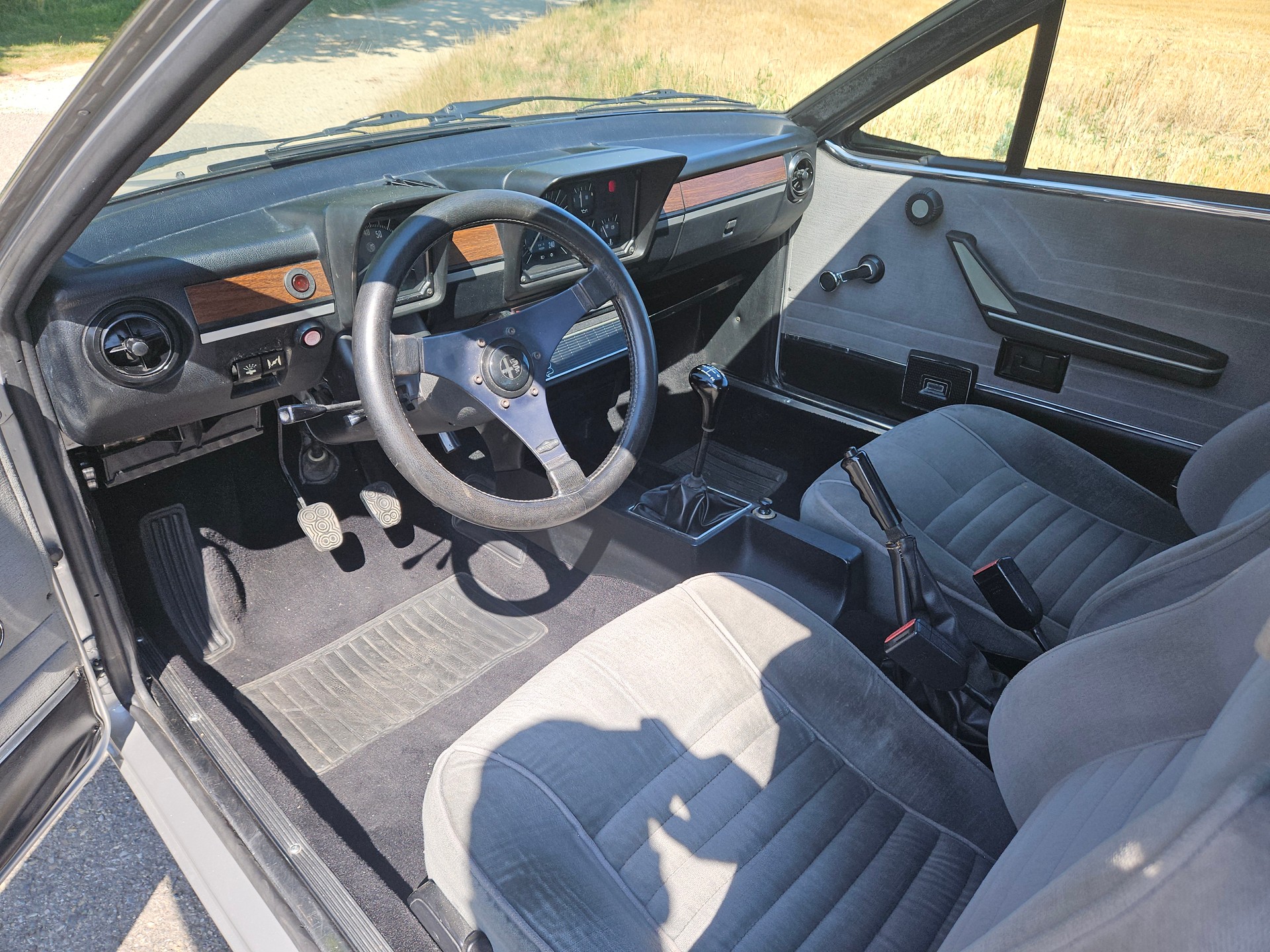 ALFA ROMEO GTV 2.0-image-4