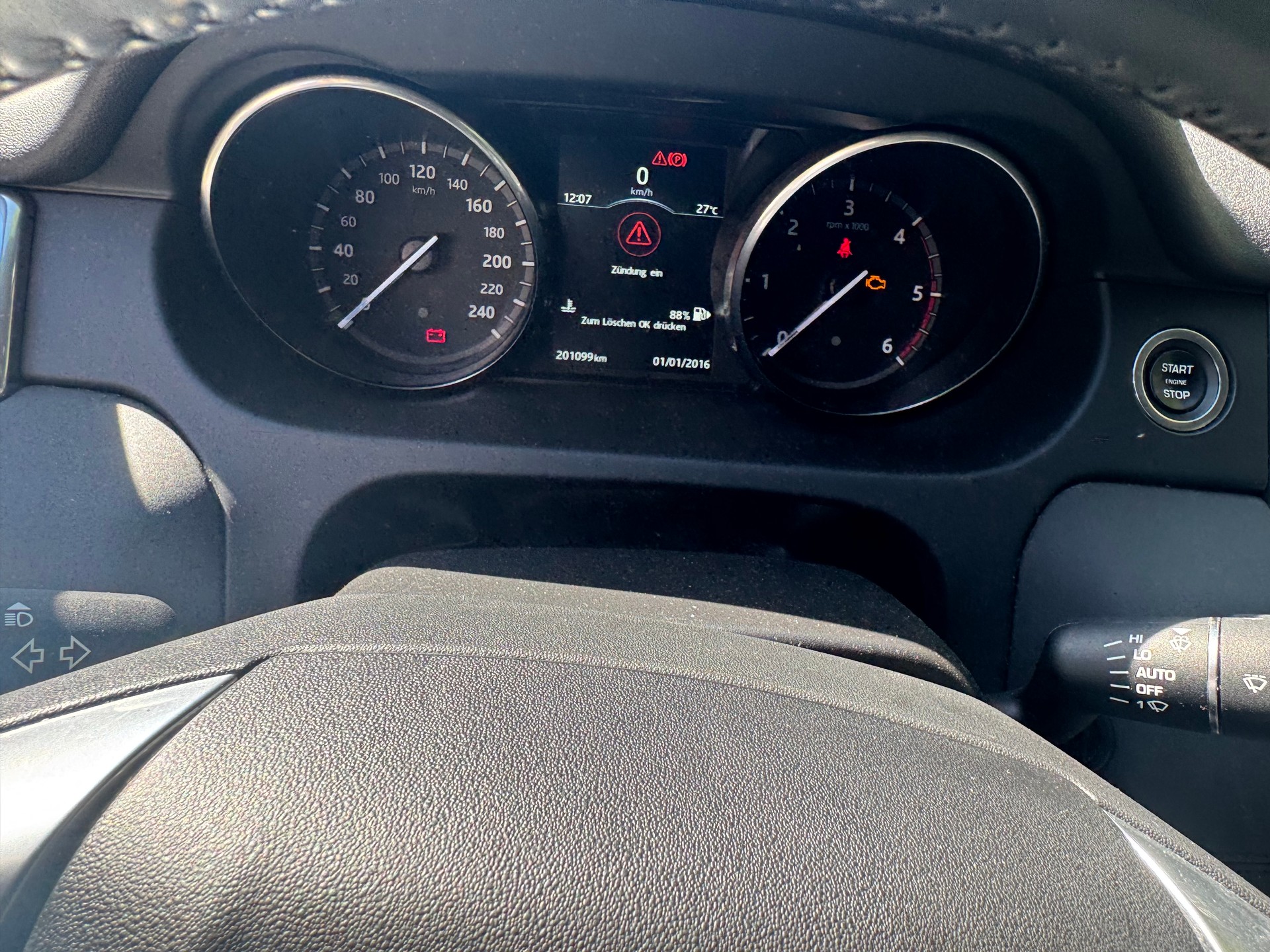 LAND ROVER Discovery Sport 2.0 TD4 HSE AT9-image-9