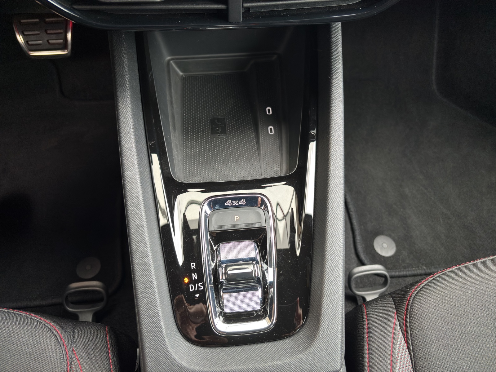 SKODA Octavia Combi 2.0 TDI DSG RS 4x4 mit fortl. Werksgarantie, AHK-Vorbereitung & Rückfahrkamera-image-17
