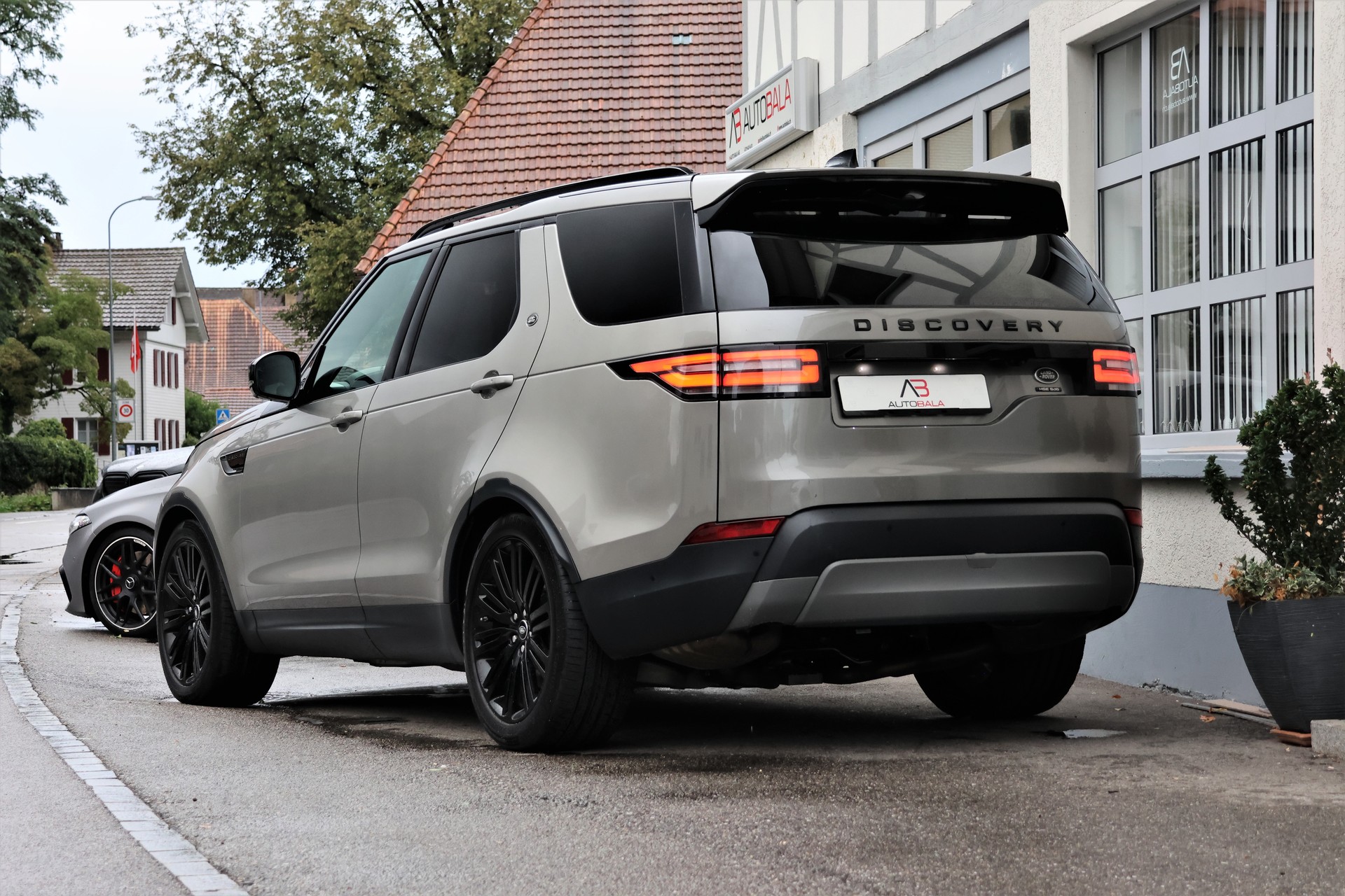 LAND ROVER Discovery 3.0 SDV6 HSE Luxury Automatic (CH) + 3.5T AHK-showroom-element-2