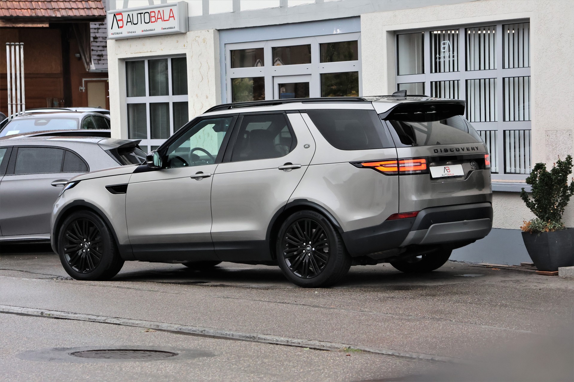 LAND ROVER Discovery 3.0 SDV6 HSE Luxury Automatic (CH) + 3.5T AHK-image-4