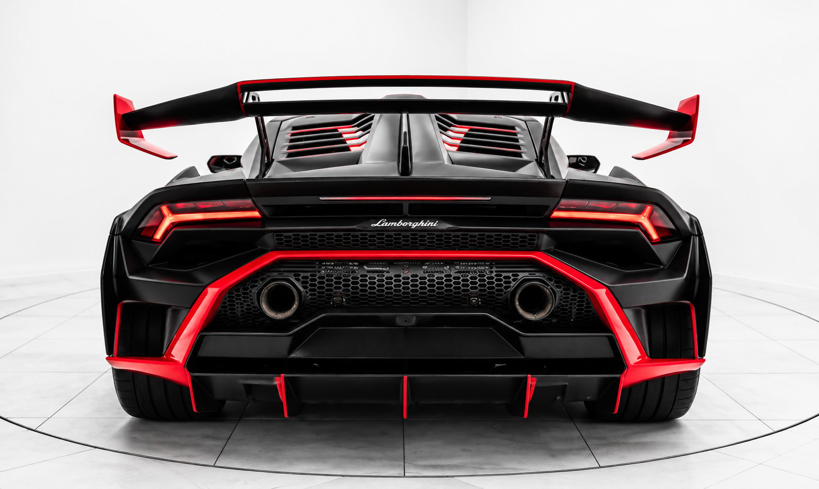 LAMBORGHINI Huracan STO Coupé DCT RWD-image-2