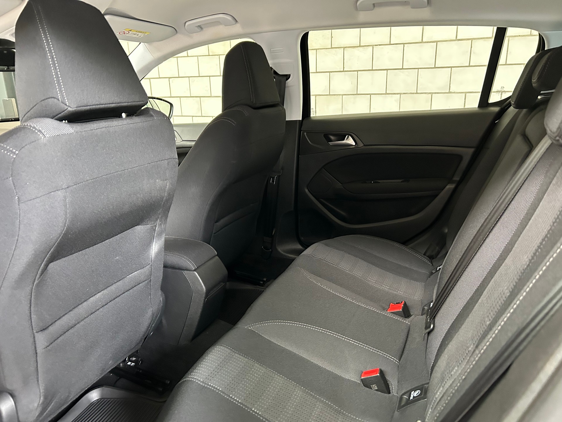 PEUGEOT 308 1.2 THP Allure-image-7