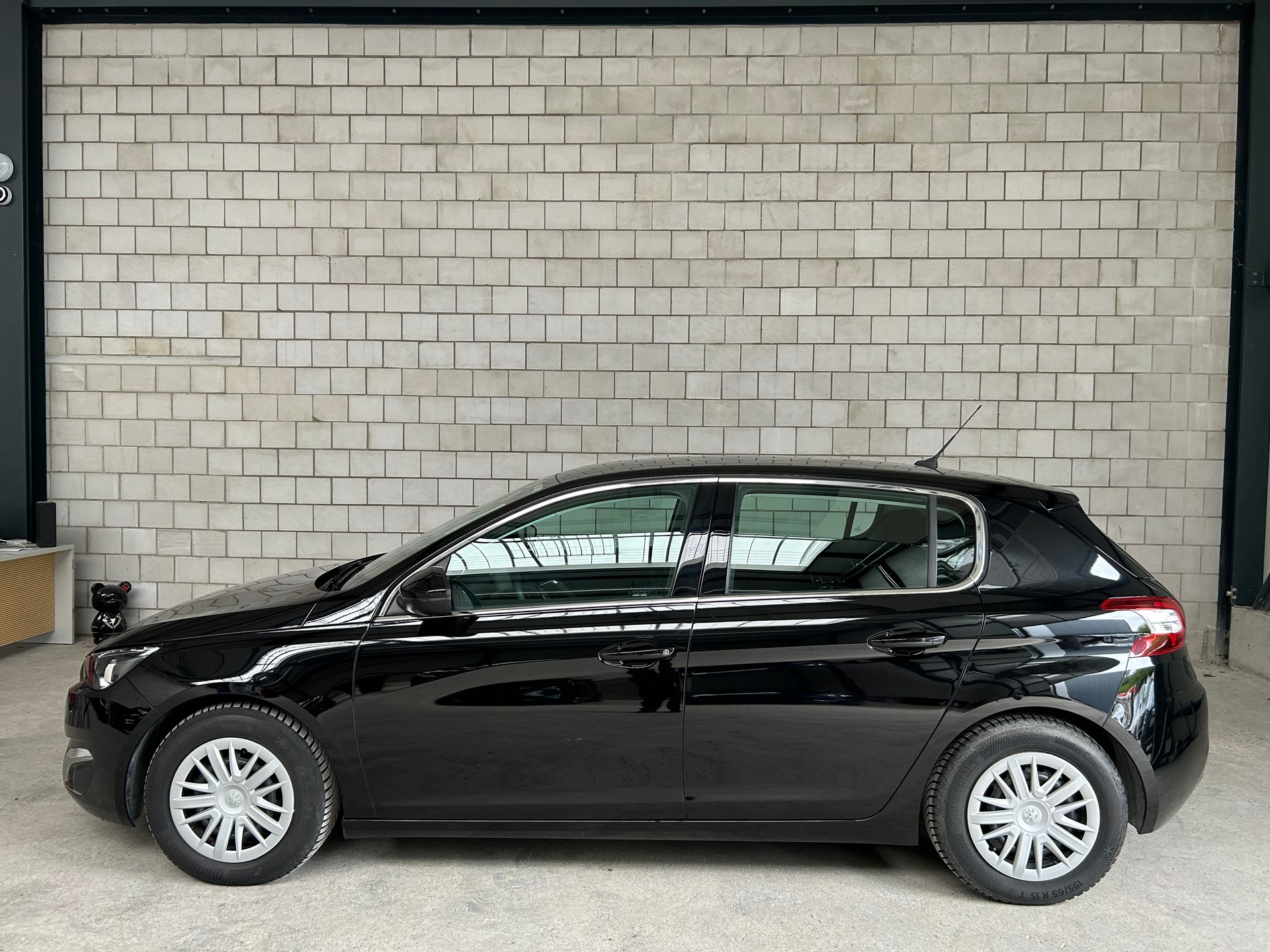PEUGEOT 308 1.2 THP Allure-image-0