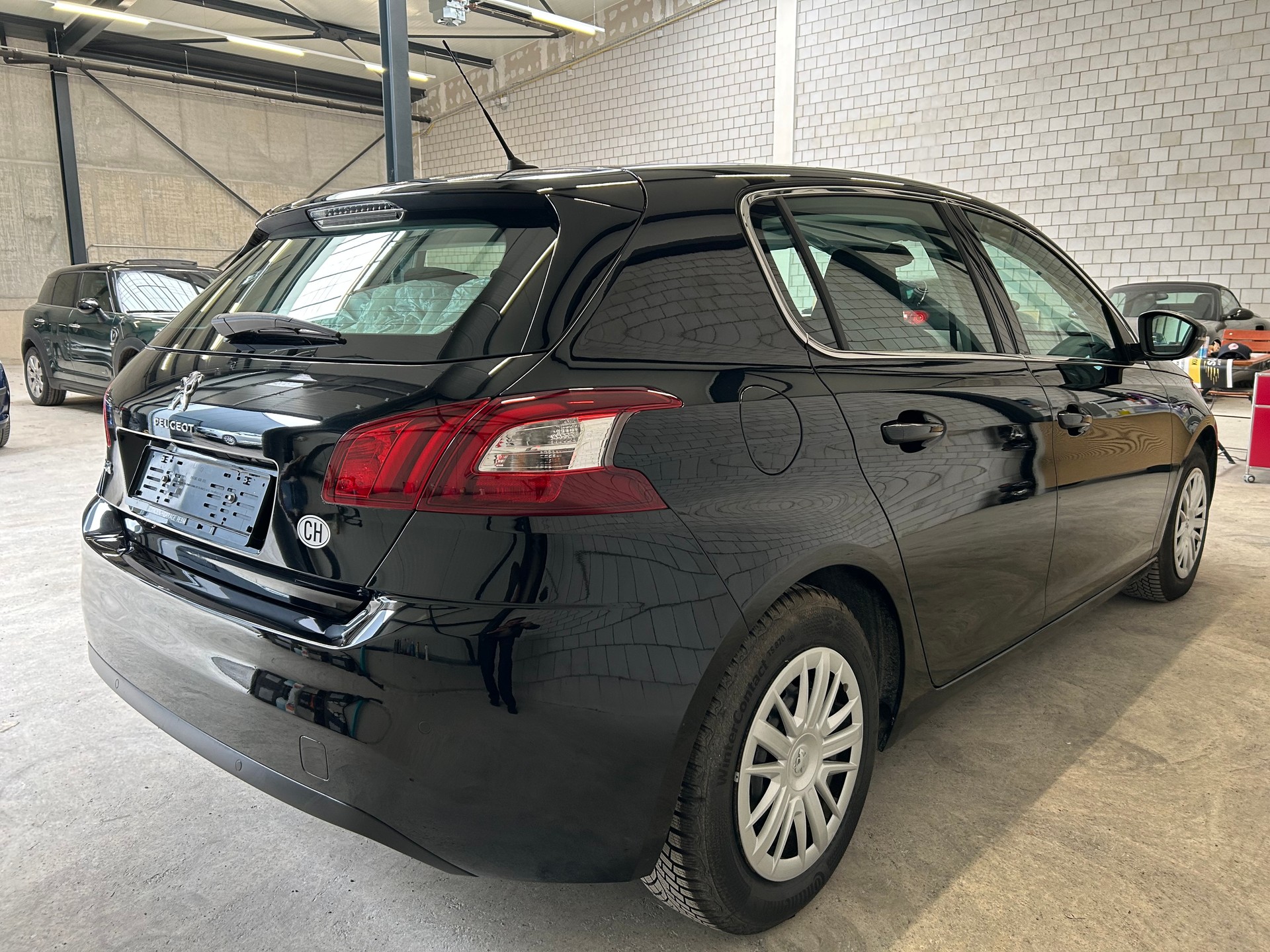 PEUGEOT 308 1.2 THP Allure-image-3