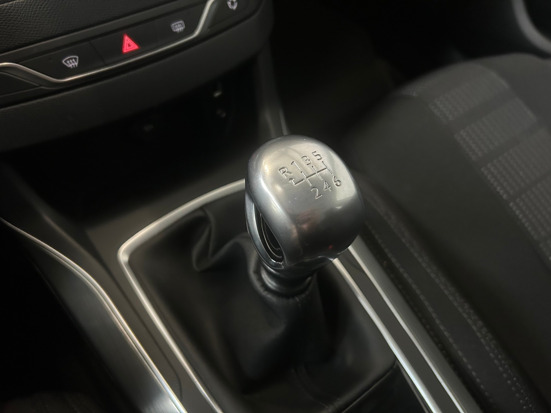 PEUGEOT 308 1.2 THP Allure-image-11