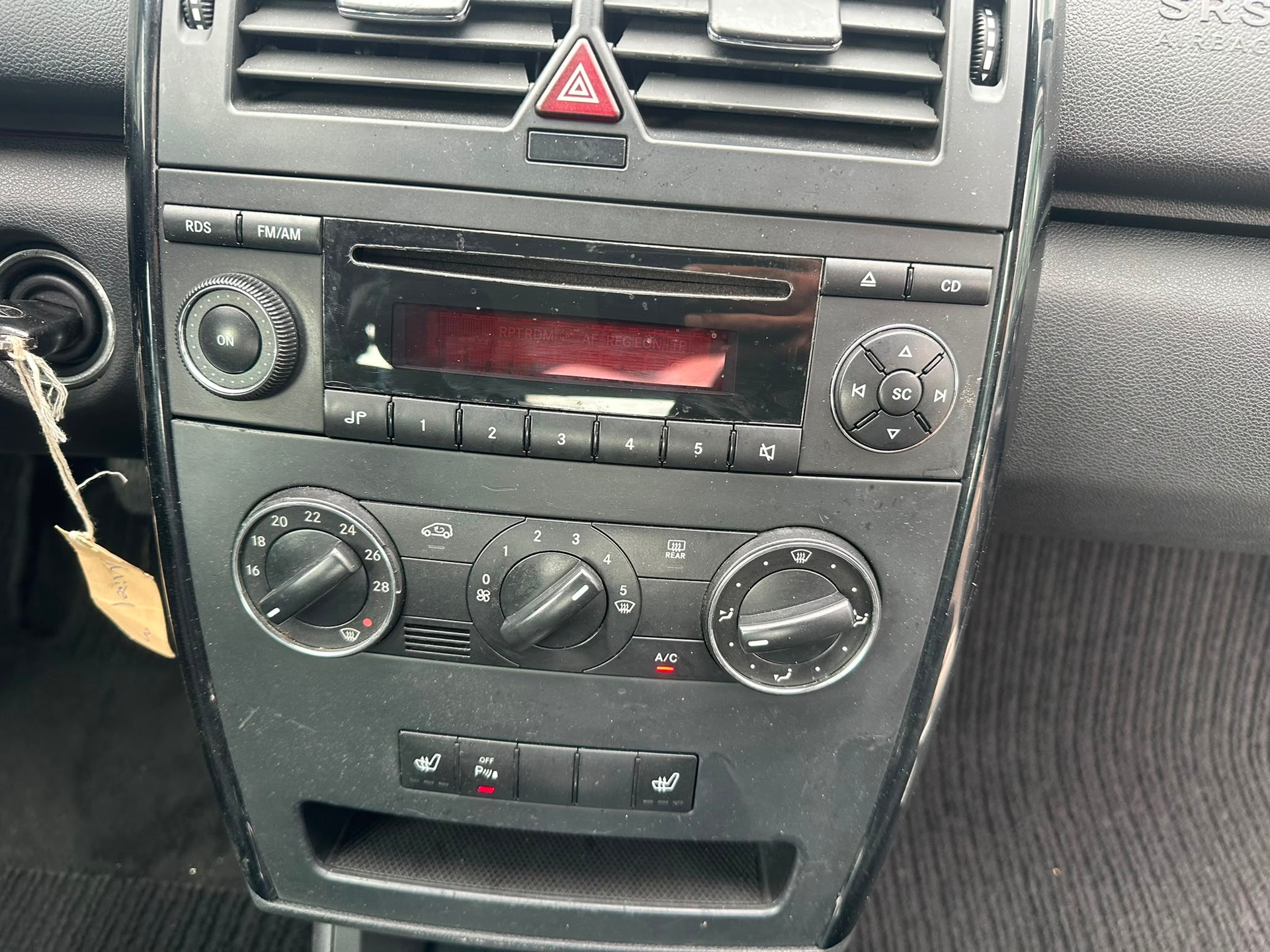 MERCEDES-BENZ A 170 Classic-image-15