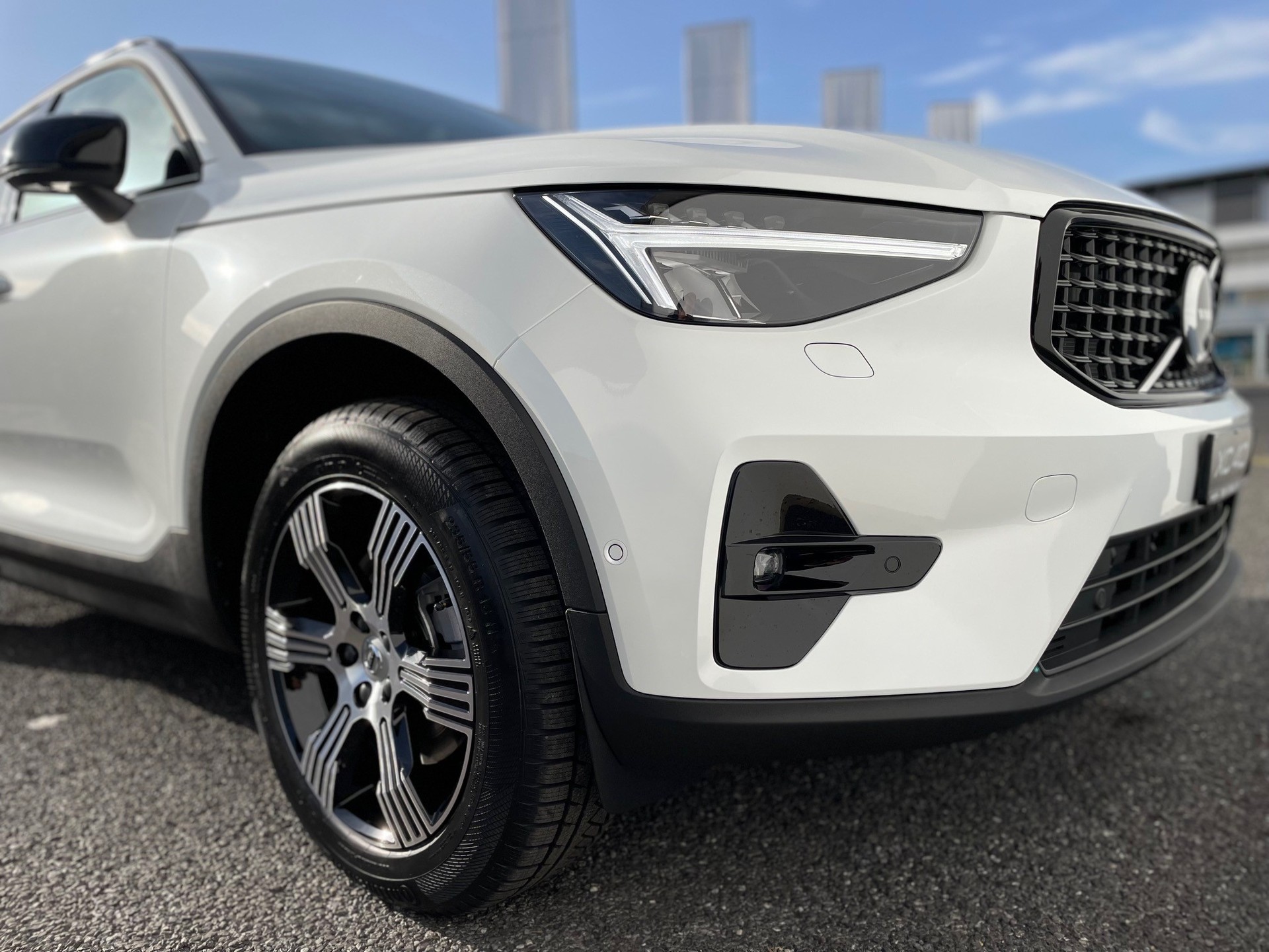 VOLVO XC40 2.0 B5 MH Ultimate Dark AWD-image-4