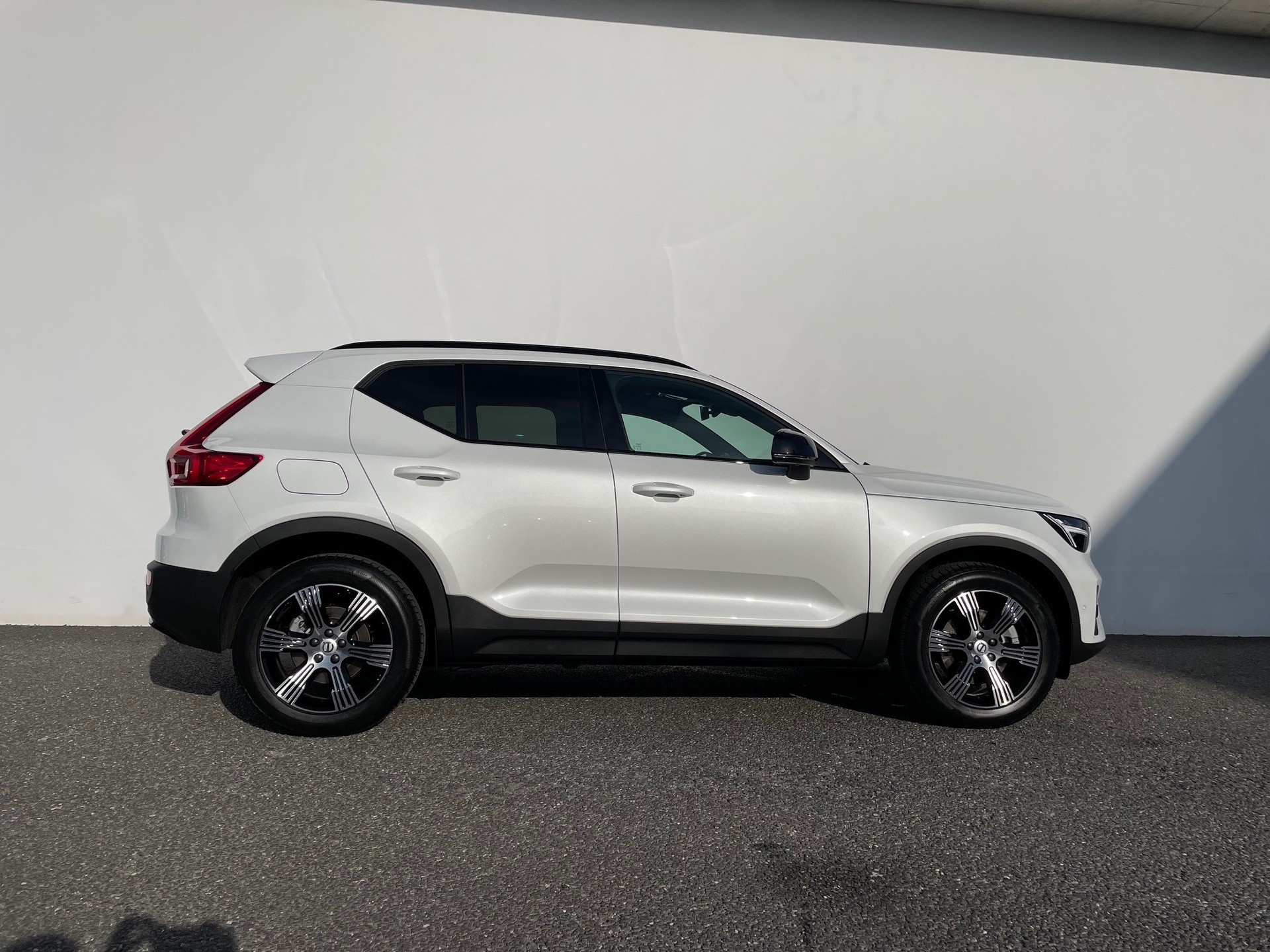 VOLVO XC40 2.0 B5 MH Ultimate Dark AWD-image-2