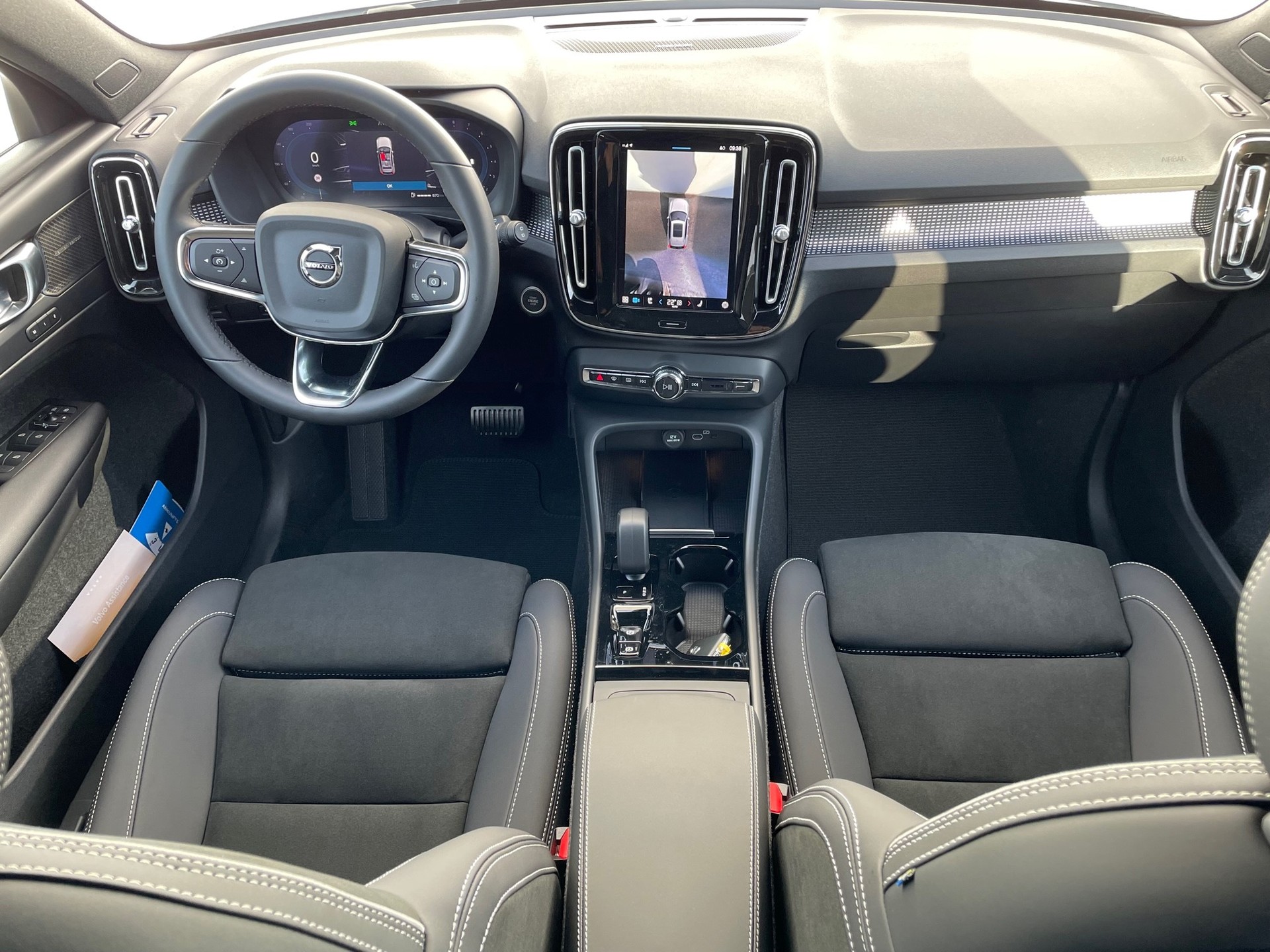 VOLVO XC40 2.0 B5 MH Ultimate Dark AWD-image-9