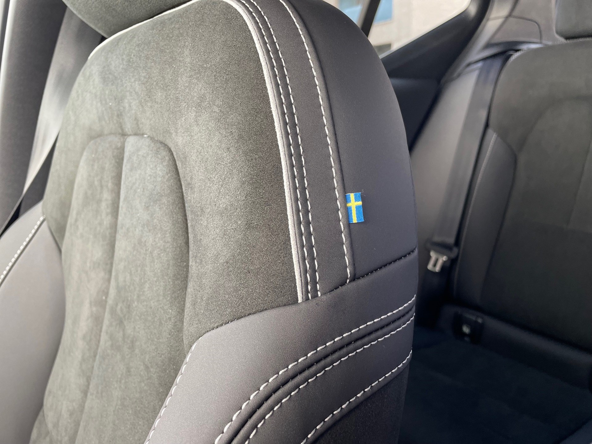 VOLVO XC40 2.0 B5 MH Ultimate Dark AWD-image-10