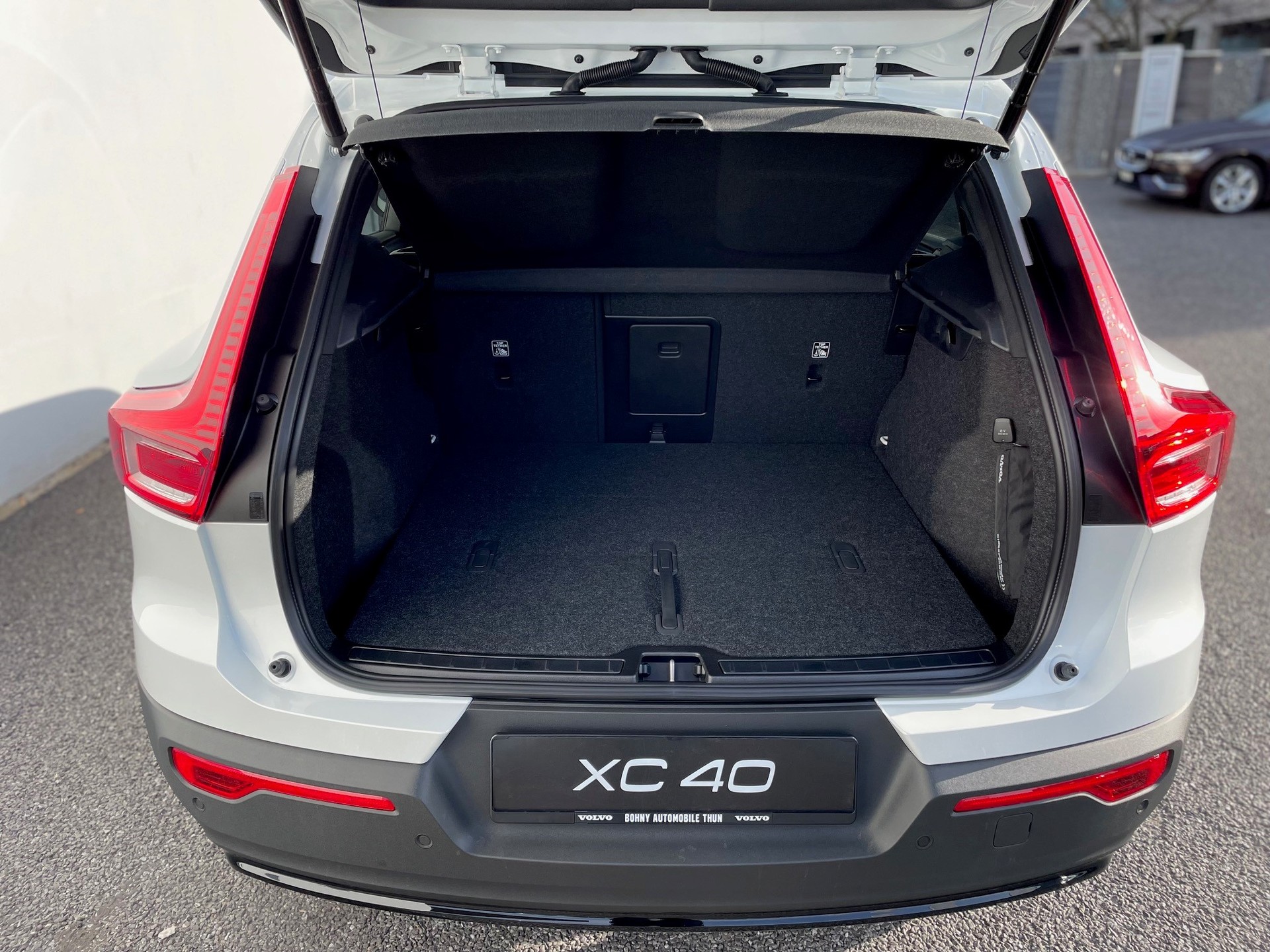 VOLVO XC40 2.0 B5 MH Ultimate Dark AWD-image-7