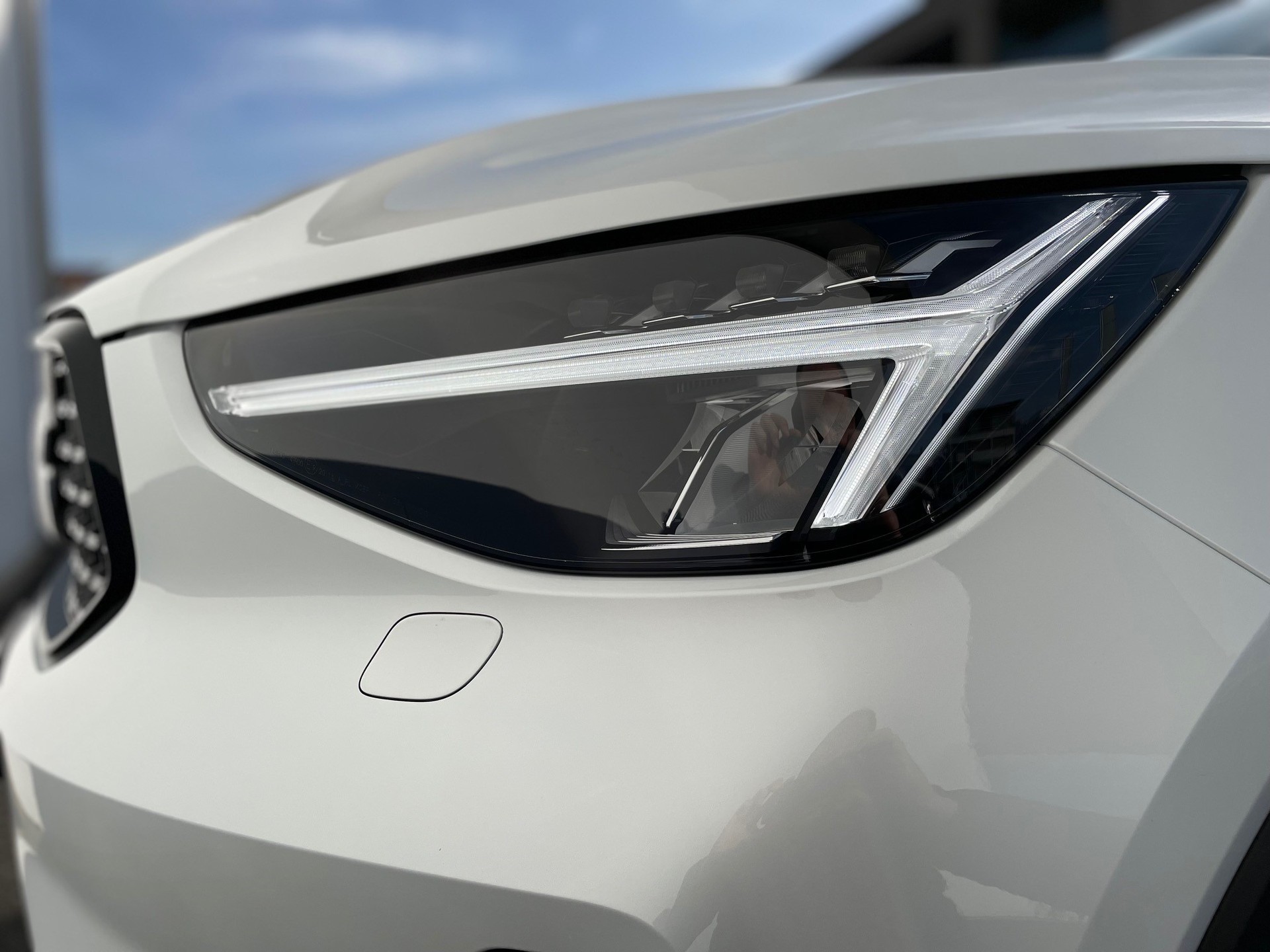 VOLVO XC40 2.0 B5 MH Ultimate Dark AWD-image-5