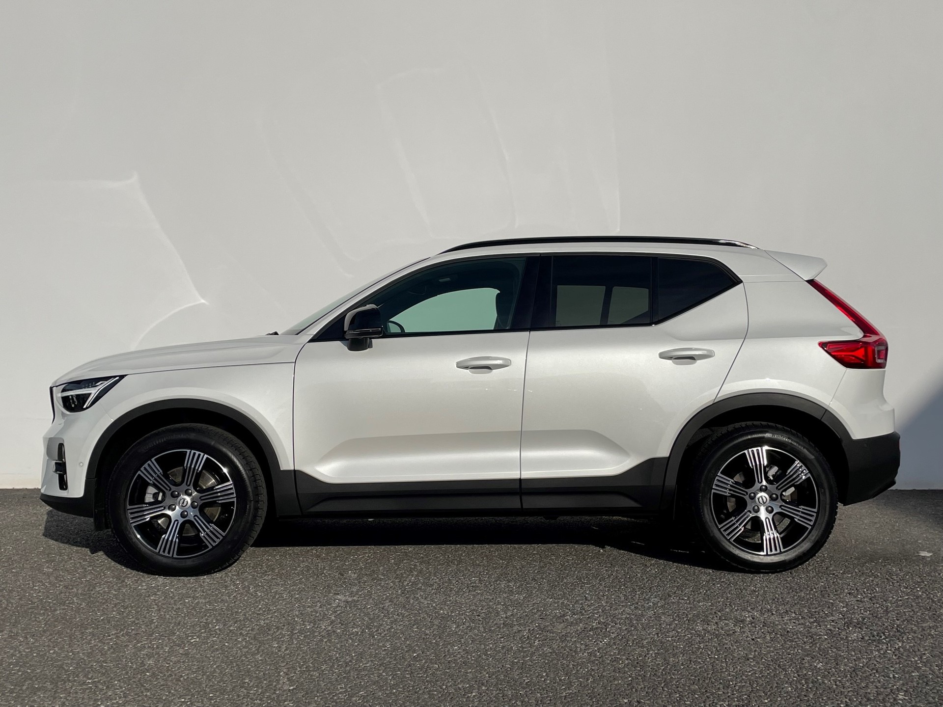 VOLVO XC40 2.0 B5 MH Ultimate Dark AWD-image-1