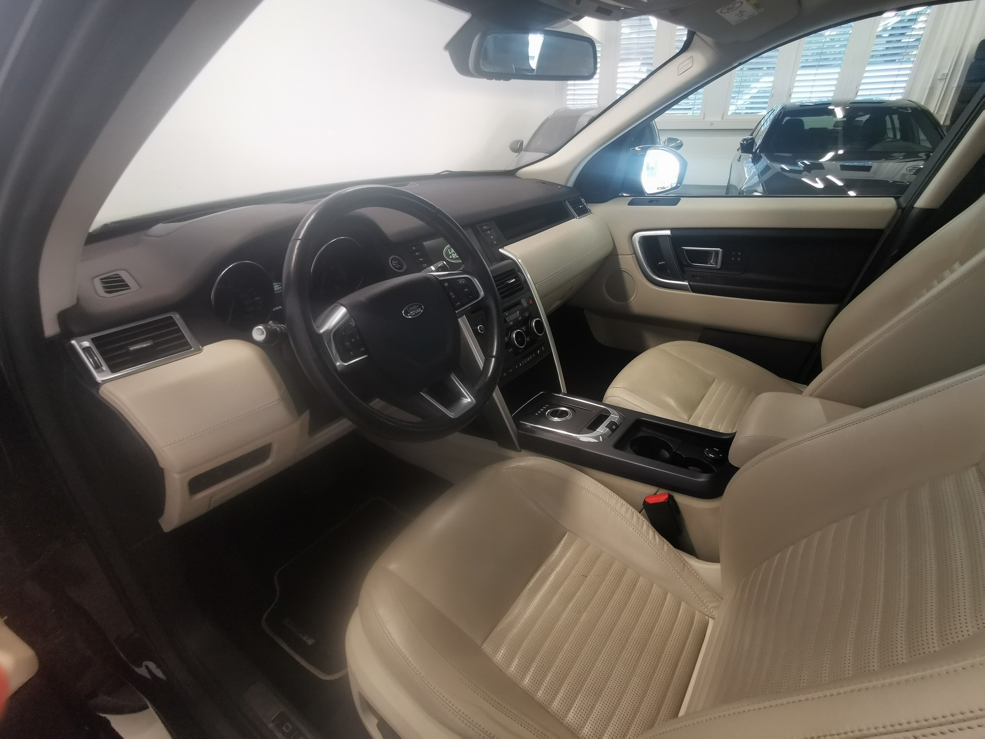 LAND ROVER Discovery Sport 2.0 Si4 HSE Luxury AT9-image-6