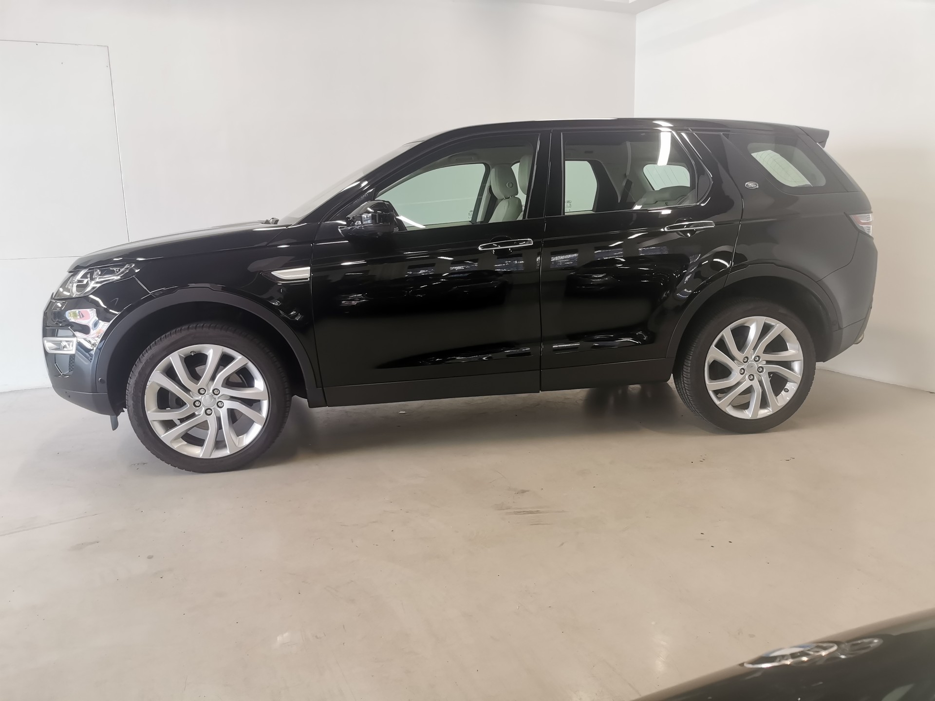 LAND ROVER Discovery Sport 2.0 Si4 HSE Luxury AT9-image-3
