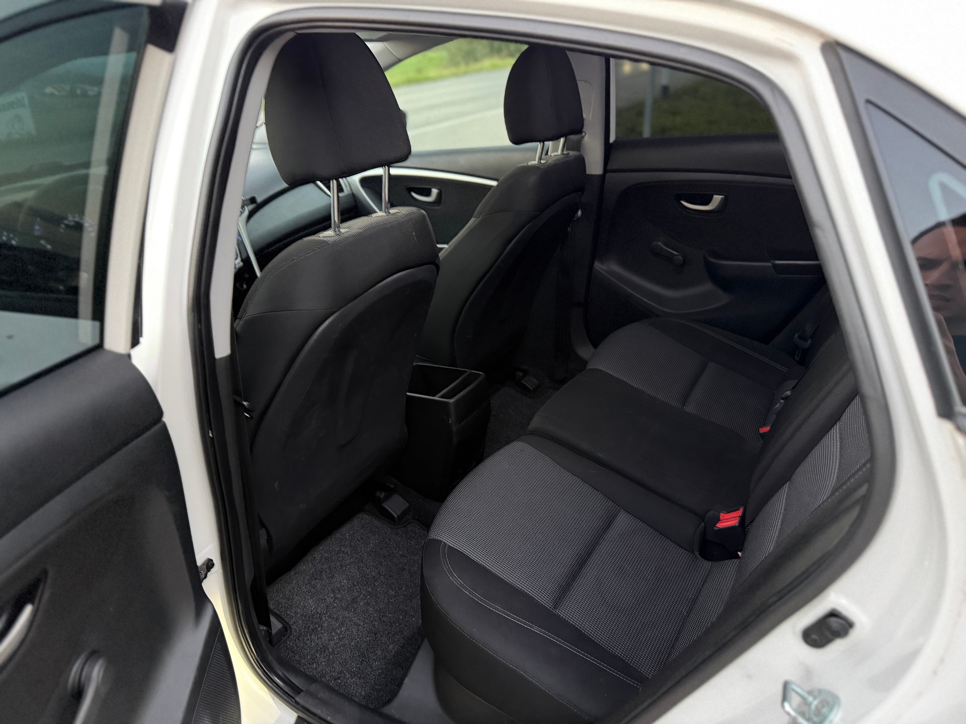 HYUNDAI i30 1.4 Comfort-image-13