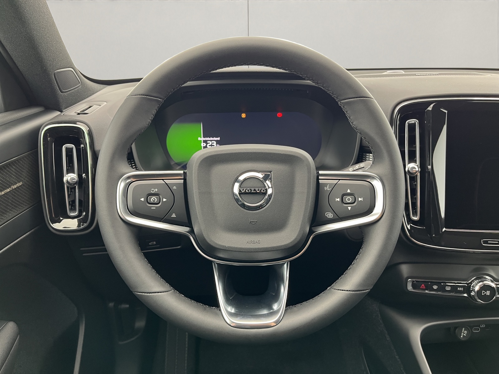 VOLVO EX40 Twin Performance Ultra AWD-image-13