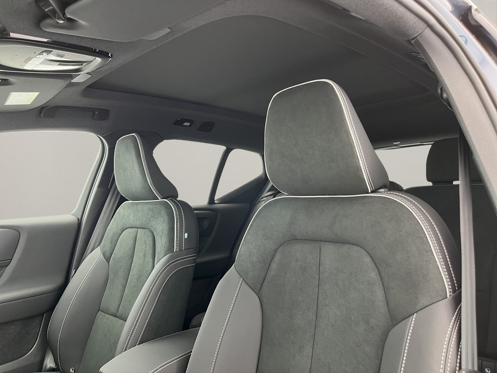 VOLVO EX40 Twin Performance Ultra AWD-image-10