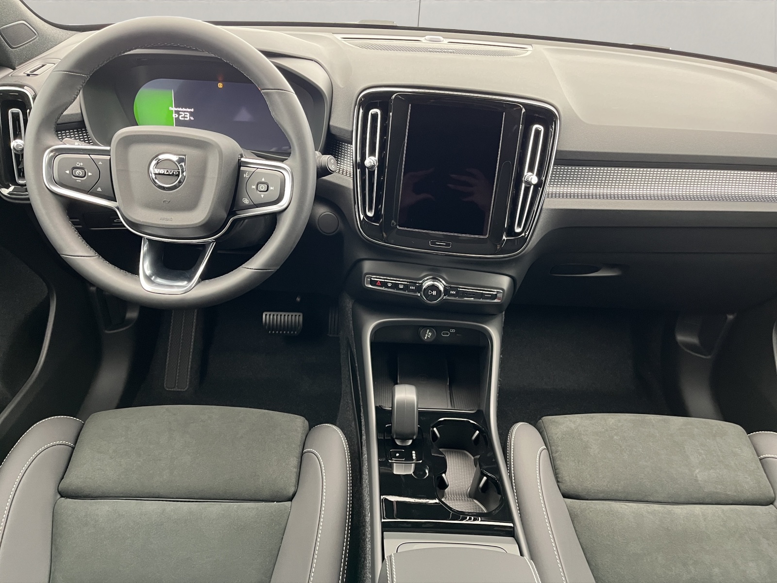 VOLVO EX40 Twin Performance Ultra AWD-image-12