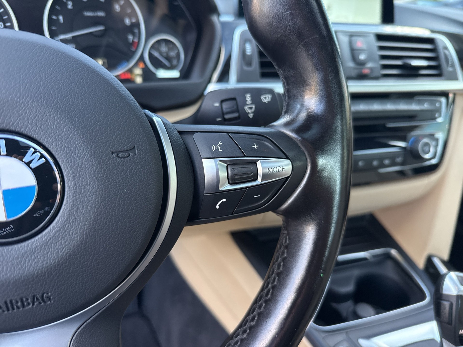 BMW 330e iPerformance Luxury Line Steptronic-image-15