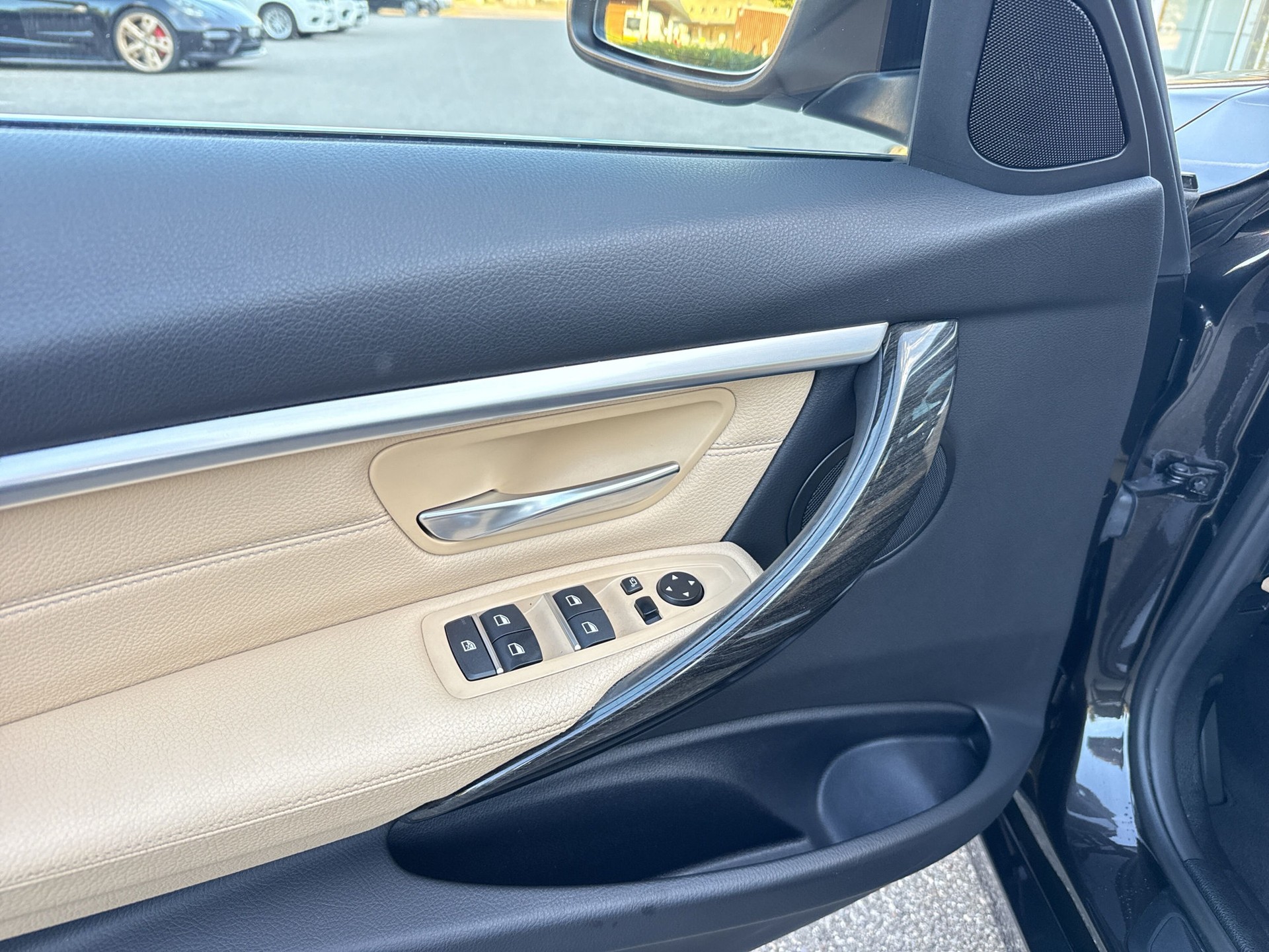 BMW 330e iPerformance Luxury Line Steptronic-image-16