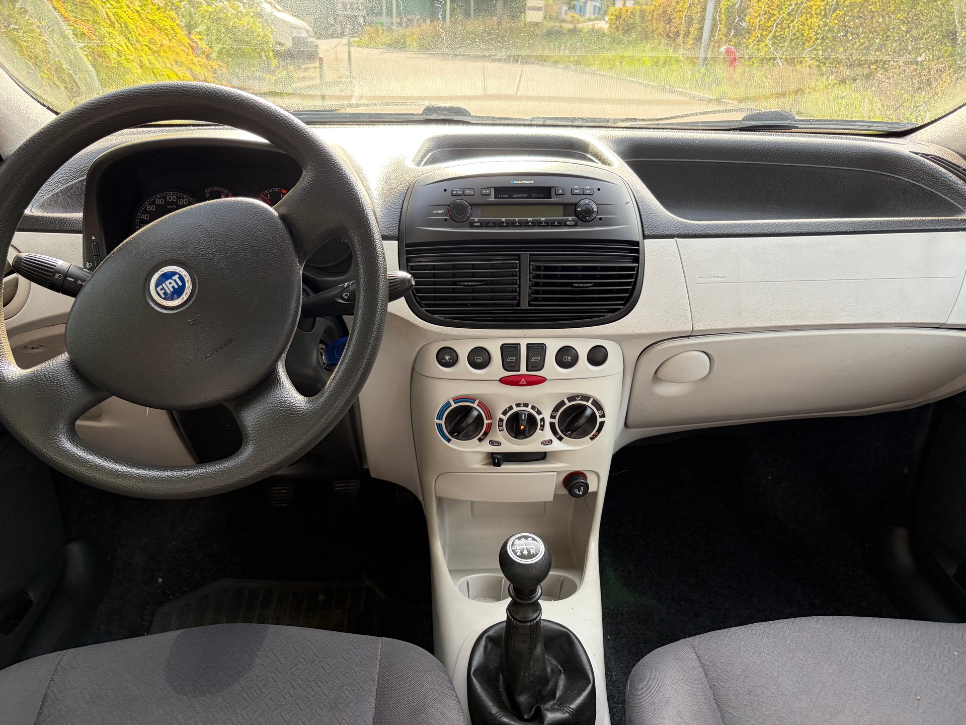 FIAT Punto 1.4 16V Emotion-image-8