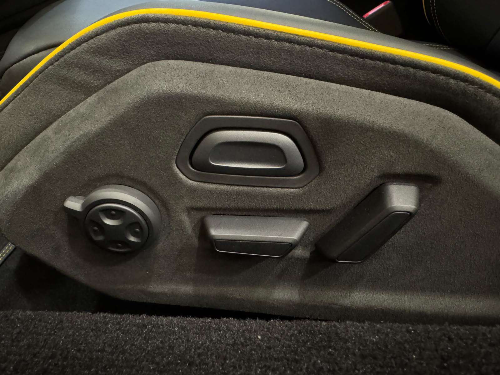 LAMBORGHINI Temerario HPEV *Giallo Auge*-image-20