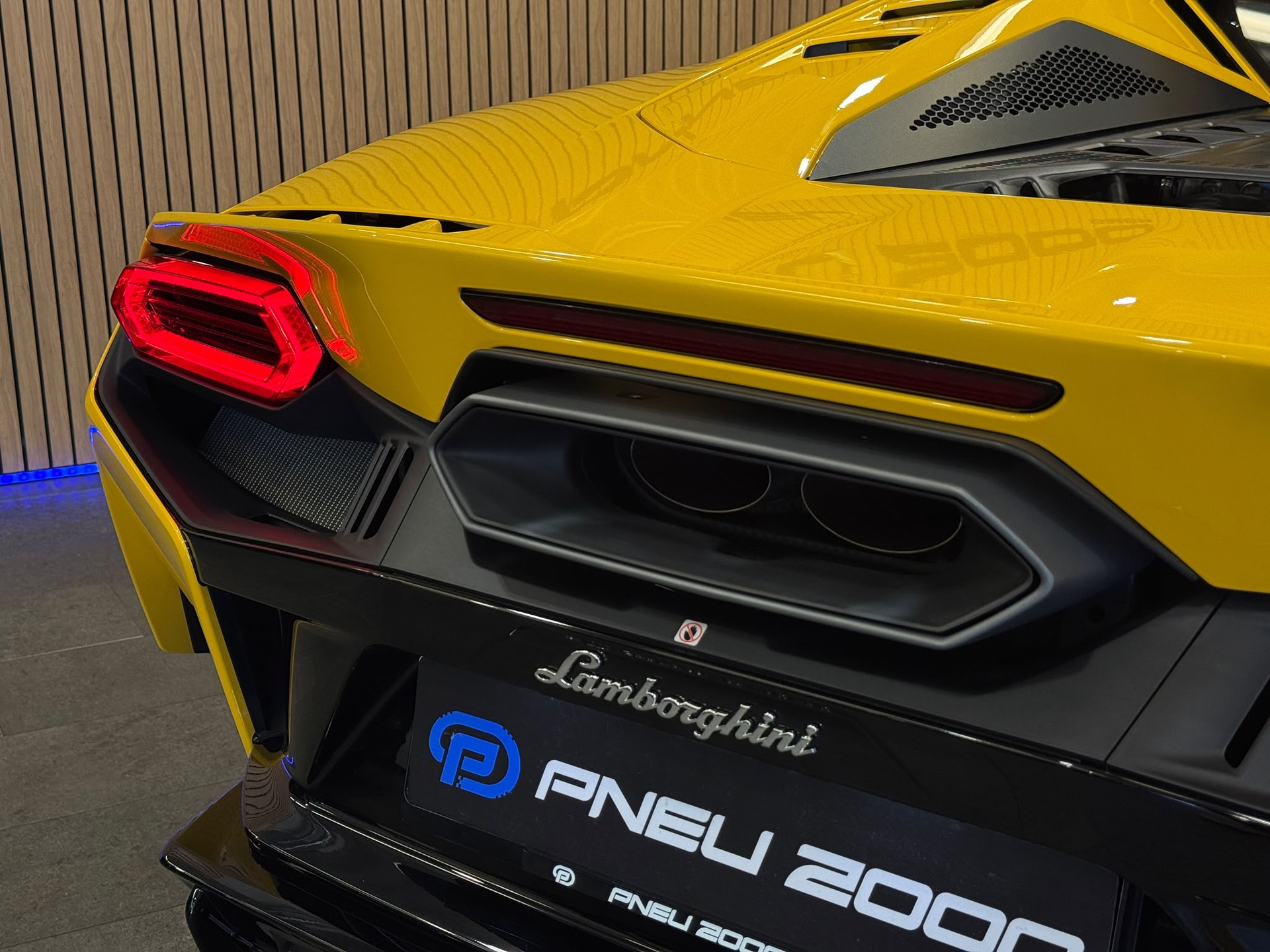LAMBORGHINI Temerario HPEV *Giallo Auge*-image-4
