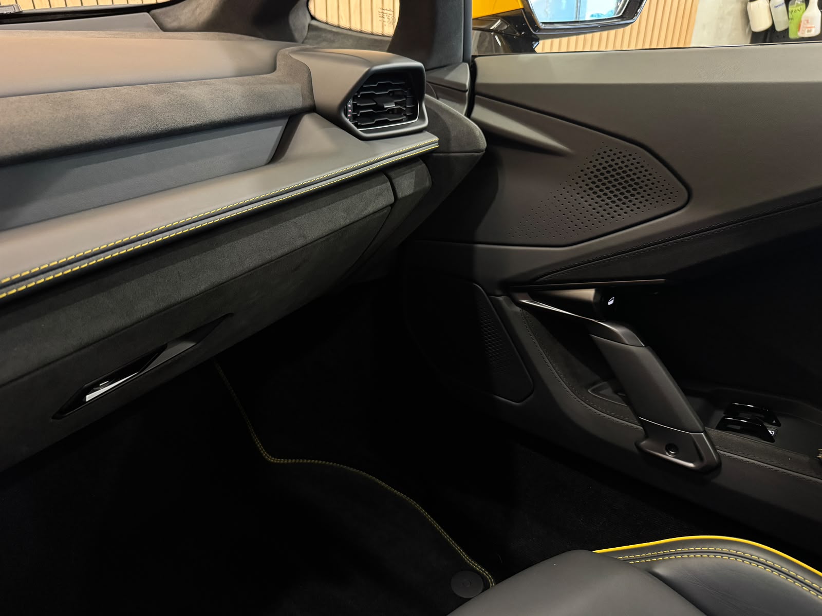 LAMBORGHINI Temerario HPEV *Giallo Auge*-image-12