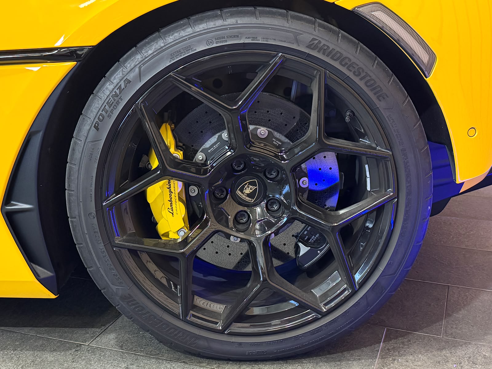 LAMBORGHINI Temerario HPEV *Giallo Auge*-image-8
