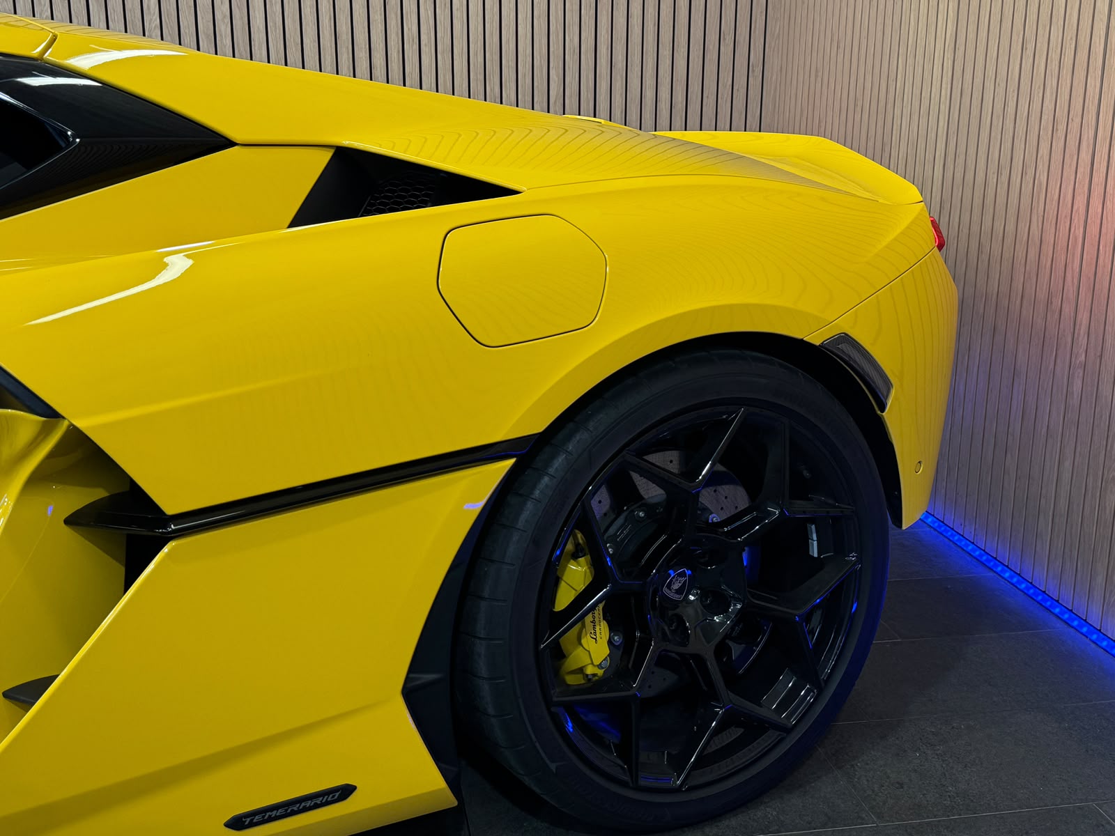 LAMBORGHINI Temerario HPEV *Giallo Auge*-image-4