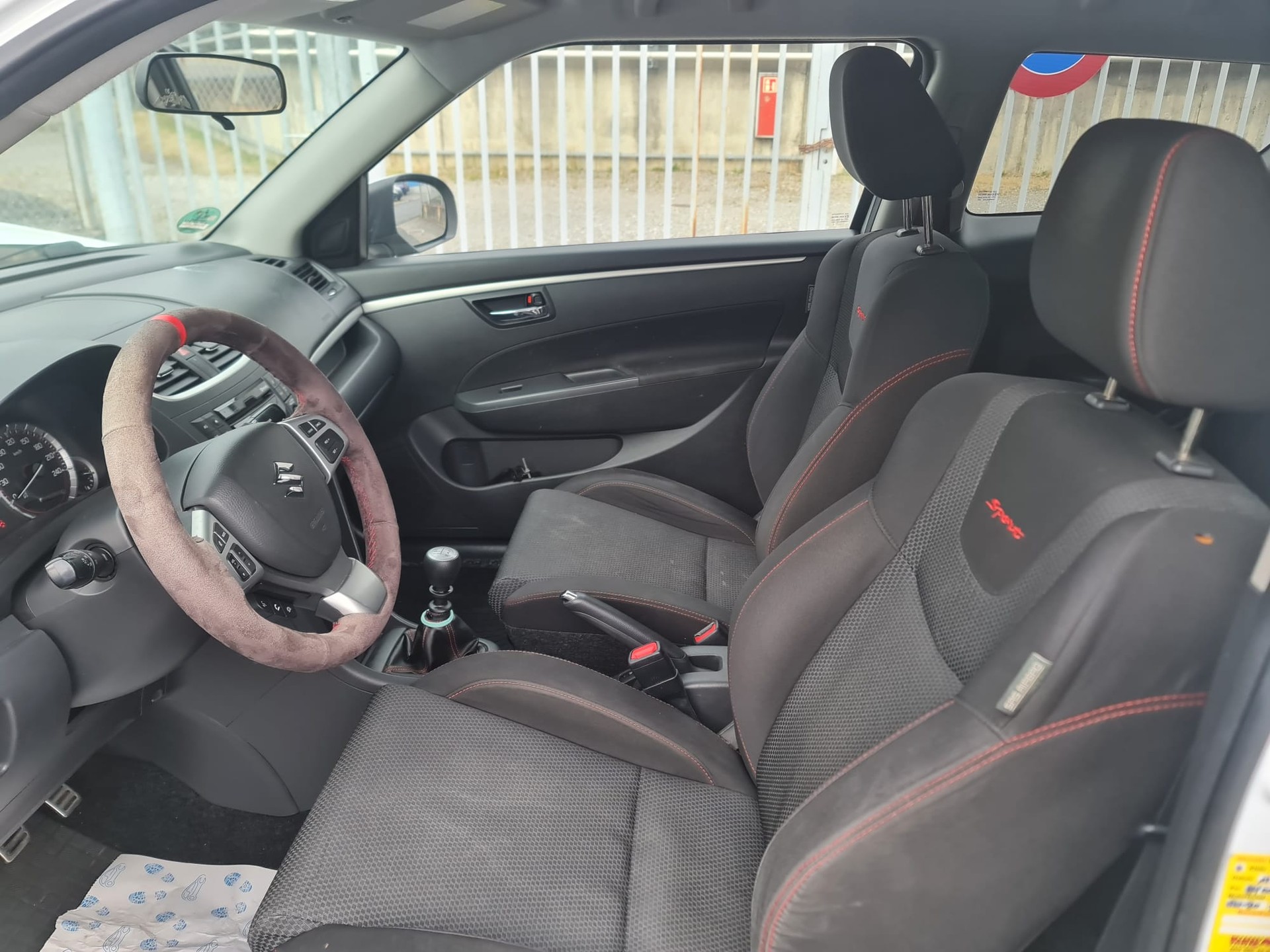 SUZUKI Swift 1.6i 16V Sport-image-11
