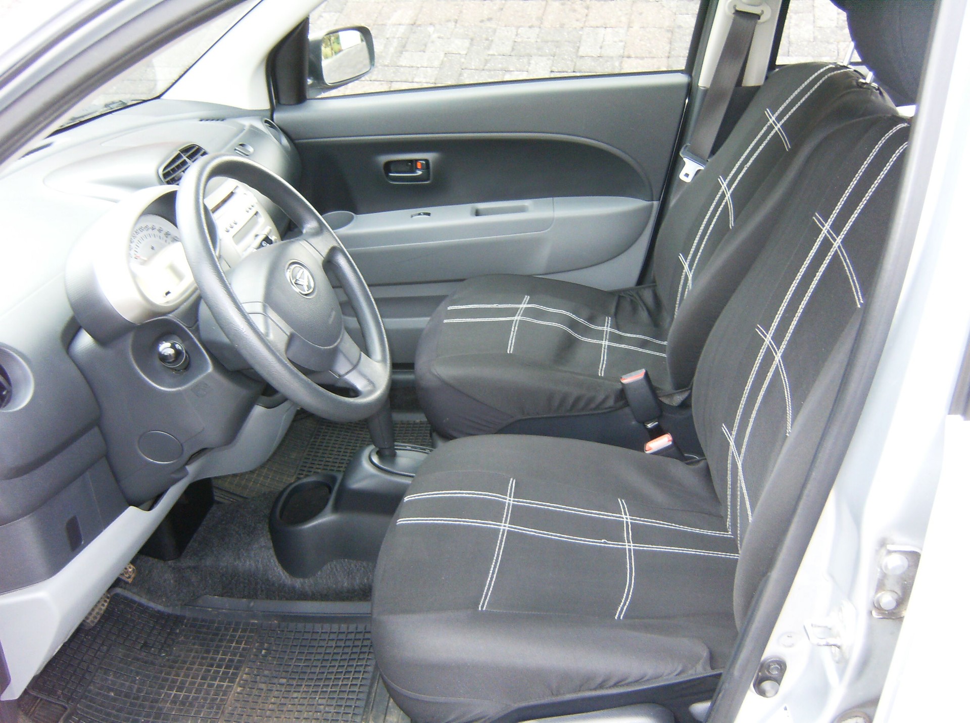 DAIHATSU Sirion 1.3 S Custom 4WD Automatic-image-6