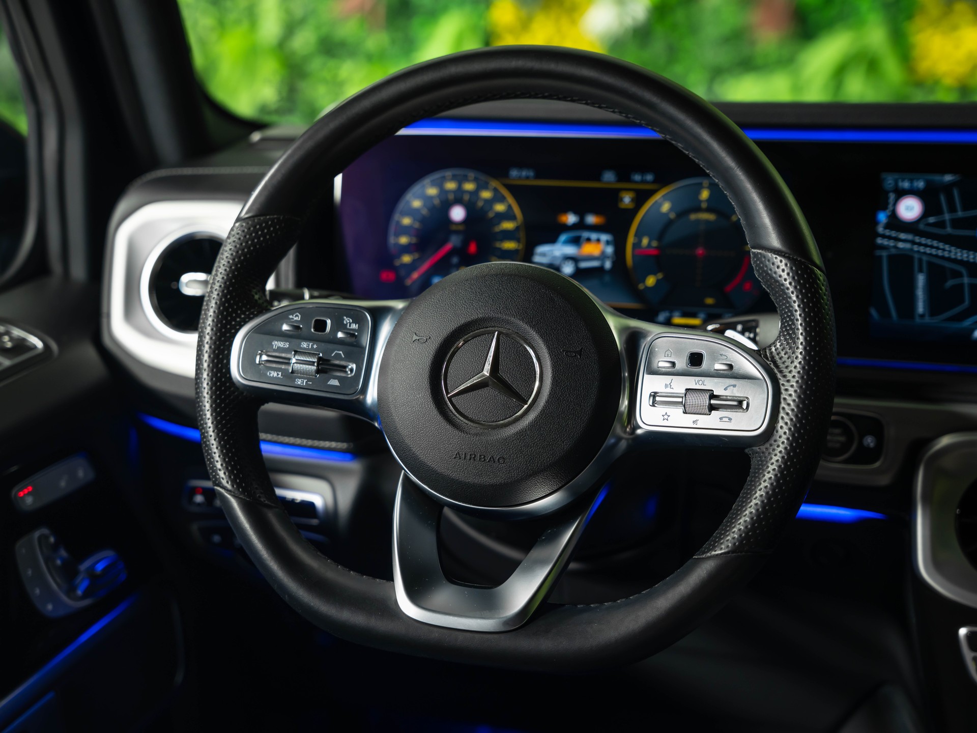 MERCEDES-BENZ G 350 d AMG Line 9G-Tronic-image-10