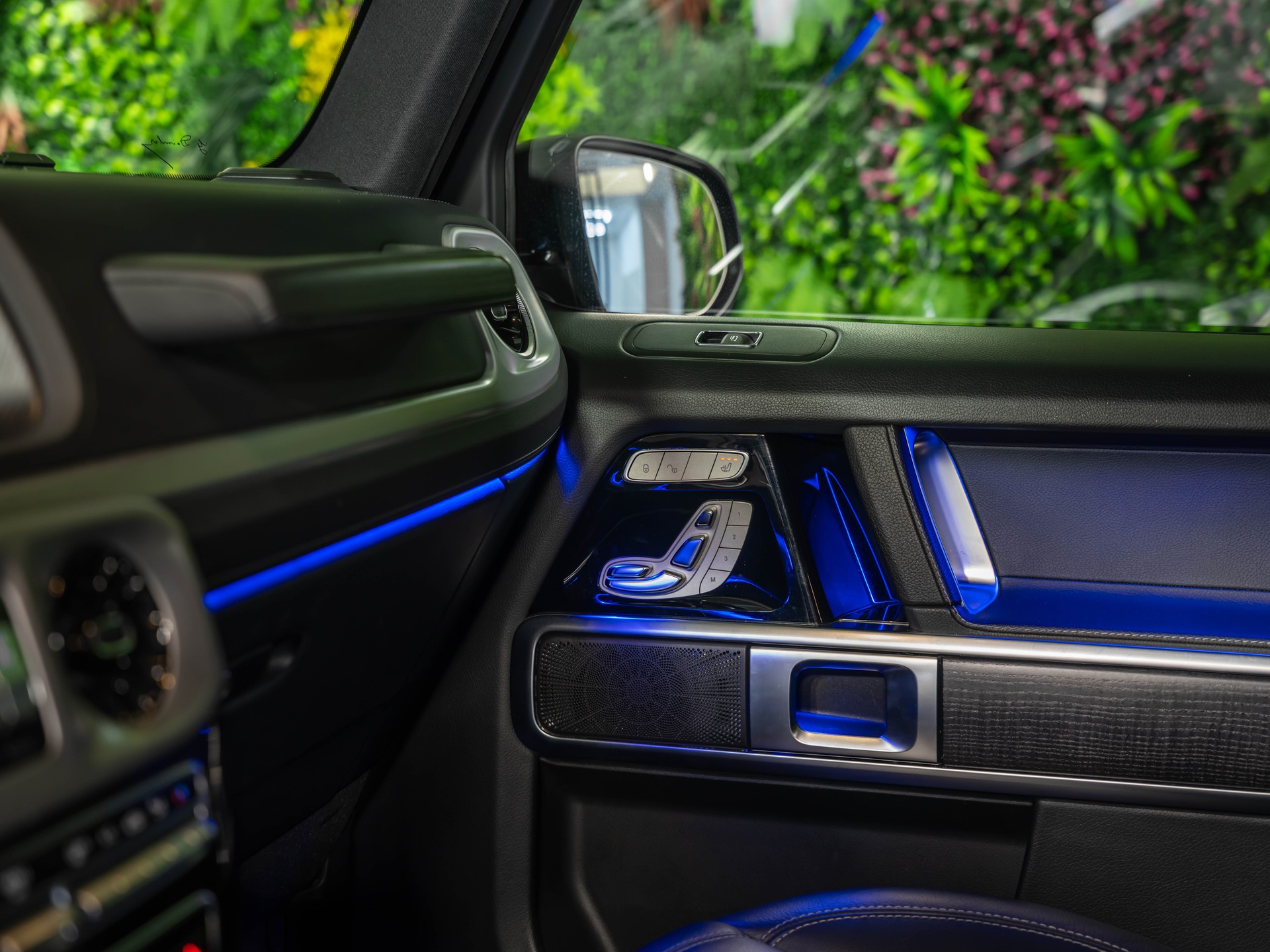 MERCEDES-BENZ G 350 d AMG Line 9G-Tronic-image-13