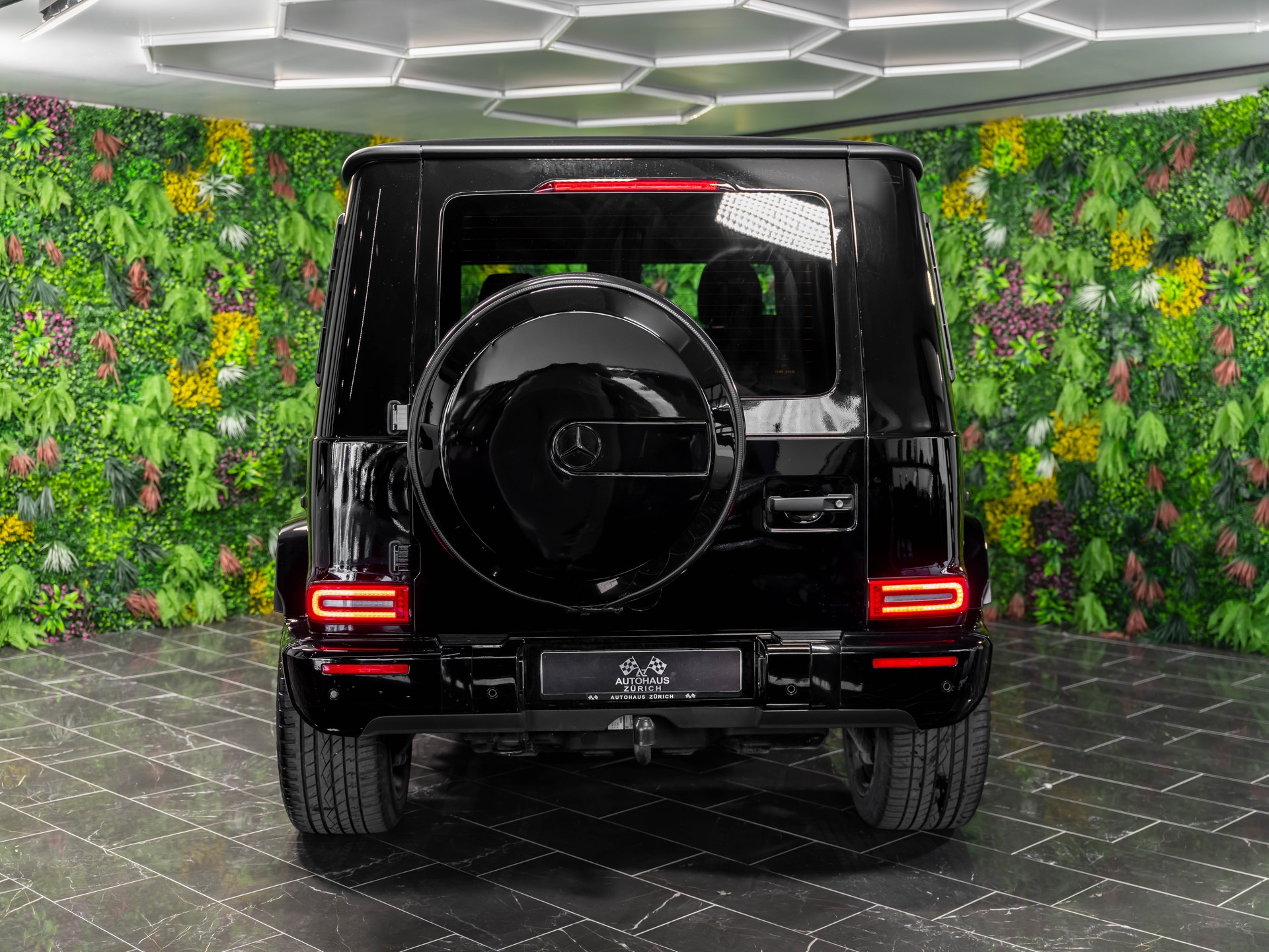 MERCEDES-BENZ G 350 d AMG Line 9G-Tronic-image-6