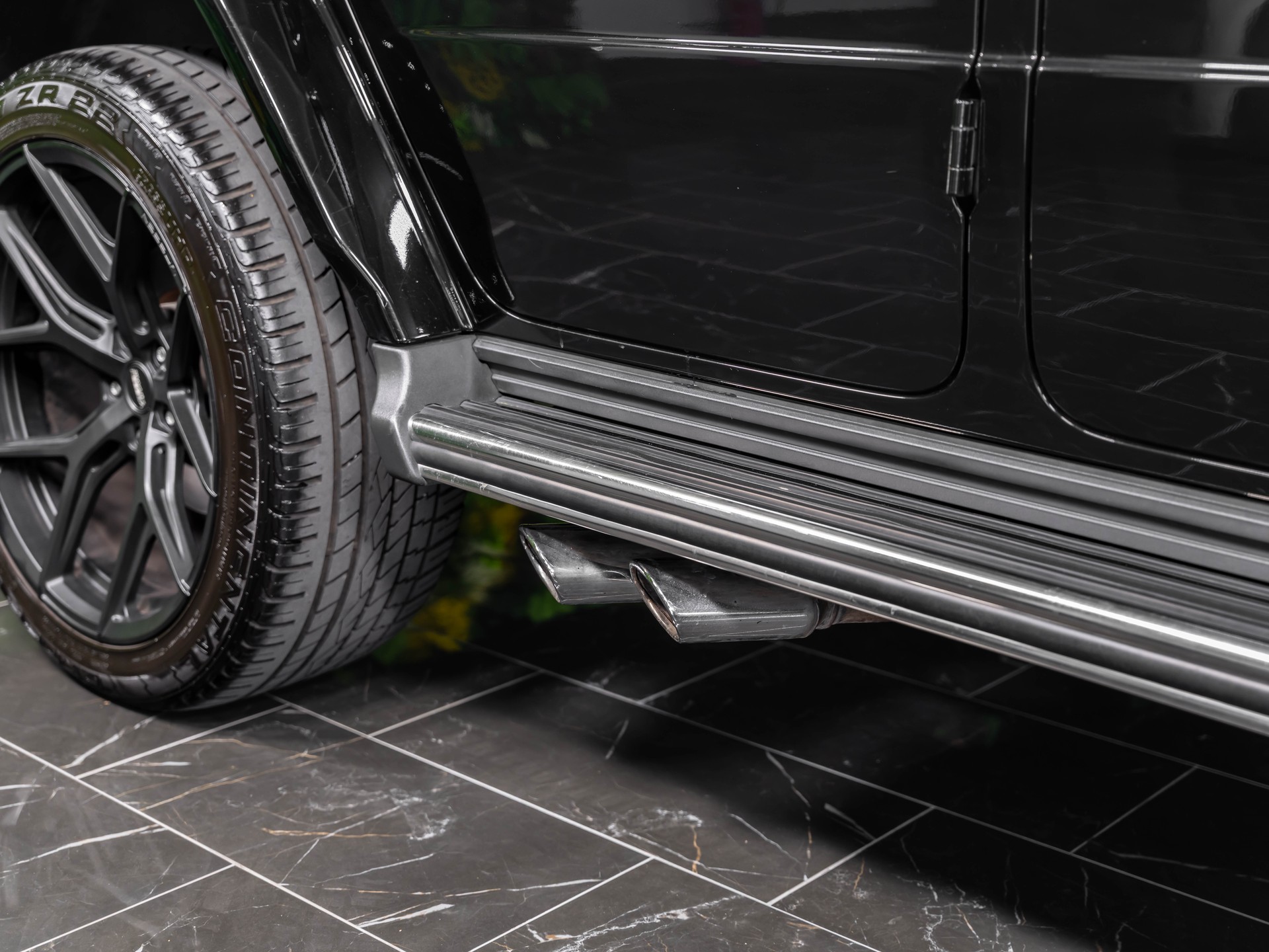 MERCEDES-BENZ G 350 d AMG Line 9G-Tronic-image-7