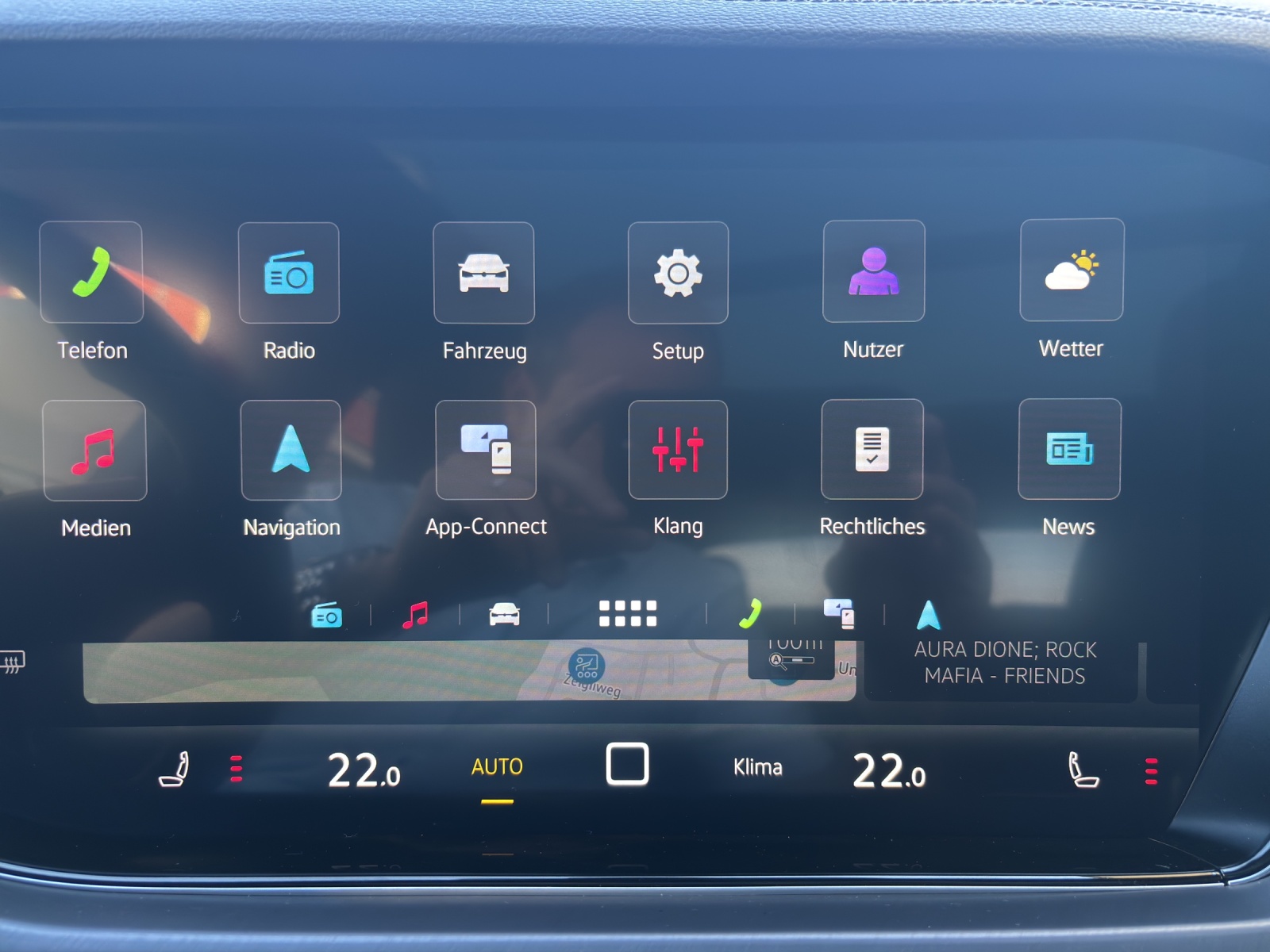 VW New Touareg 3.0 TDI R-Line Tiptronic mit fortl. Werksgarantie, AHK, Panorama-Ausstell-/Schiebedach, Standheizung & Winterräder-image-17