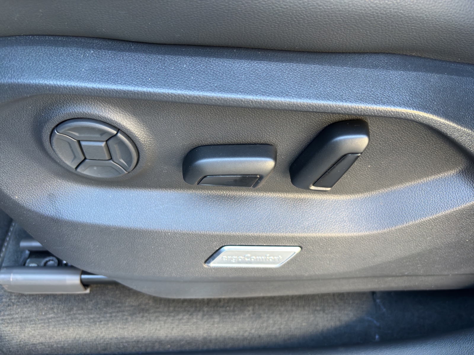 VW New Touareg 3.0 TDI R-Line Tiptronic mit fortl. Werksgarantie, AHK, Panorama-Ausstell-/Schiebedach, Standheizung & Winterräder-image-28