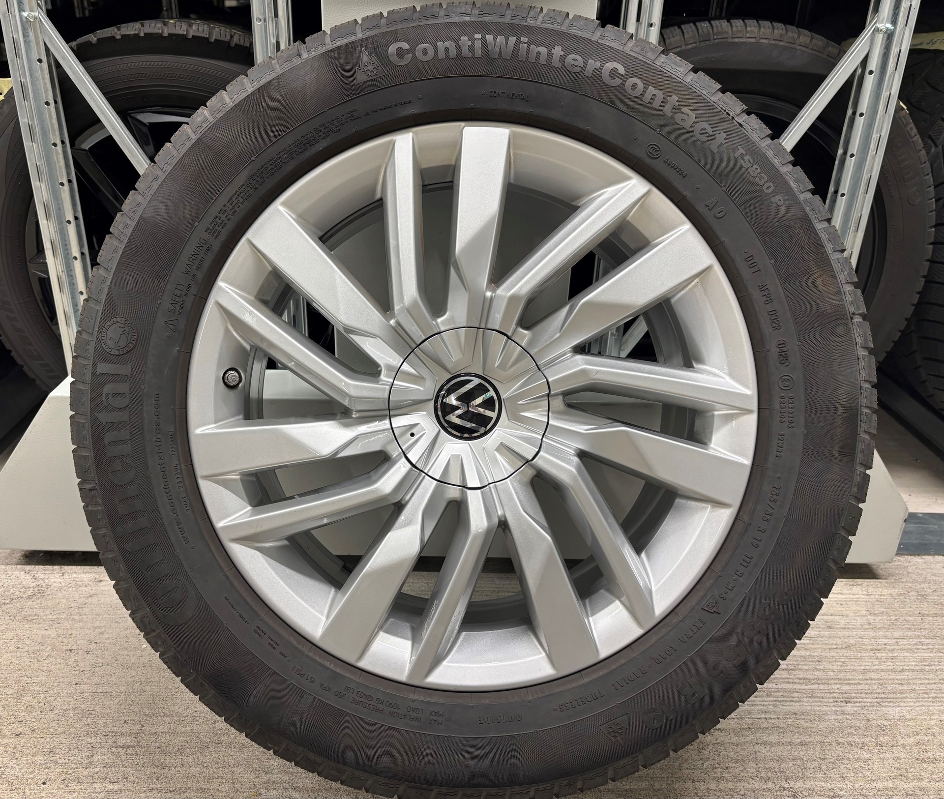 VW New Touareg 3.0 TDI R-Line Tiptronic mit fortl. Werksgarantie, AHK, Panorama-Ausstell-/Schiebedach, Standheizung & Winterräder-image-31