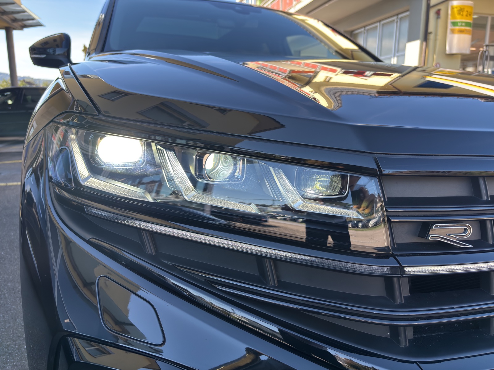 VW New Touareg 3.0 TDI R-Line Tiptronic mit fortl. Werksgarantie, AHK, Panorama-Ausstell-/Schiebedach, Standheizung & Winterräder-image-9