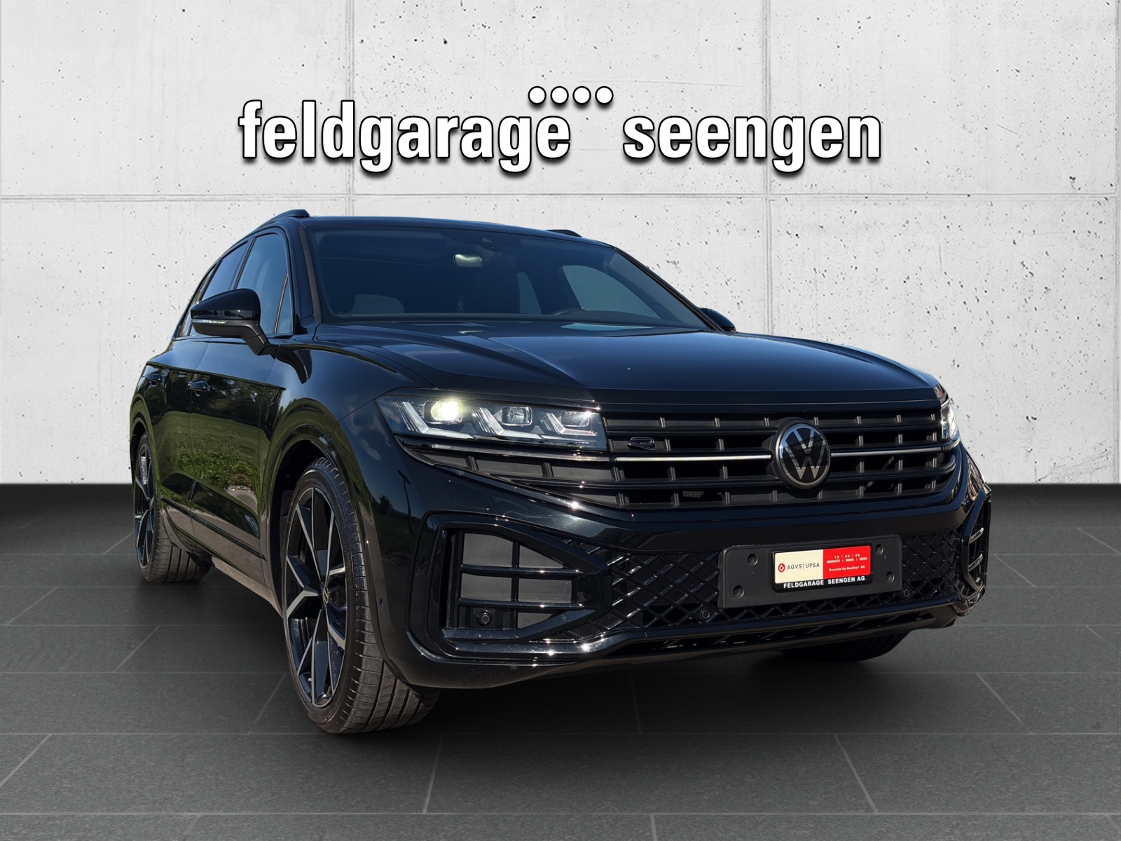 VW New Touareg 3.0 TDI R-Line Tiptronic mit fortl. Werksgarantie, AHK, Panorama-Ausstell-/Schiebedach, Standheizung & Winterräder-showroom-element-2