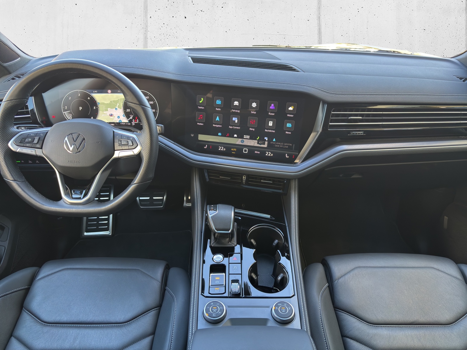 VW New Touareg 3.0 TDI R-Line Tiptronic mit fortl. Werksgarantie, AHK, Panorama-Ausstell-/Schiebedach, Standheizung & Winterräder-image-11