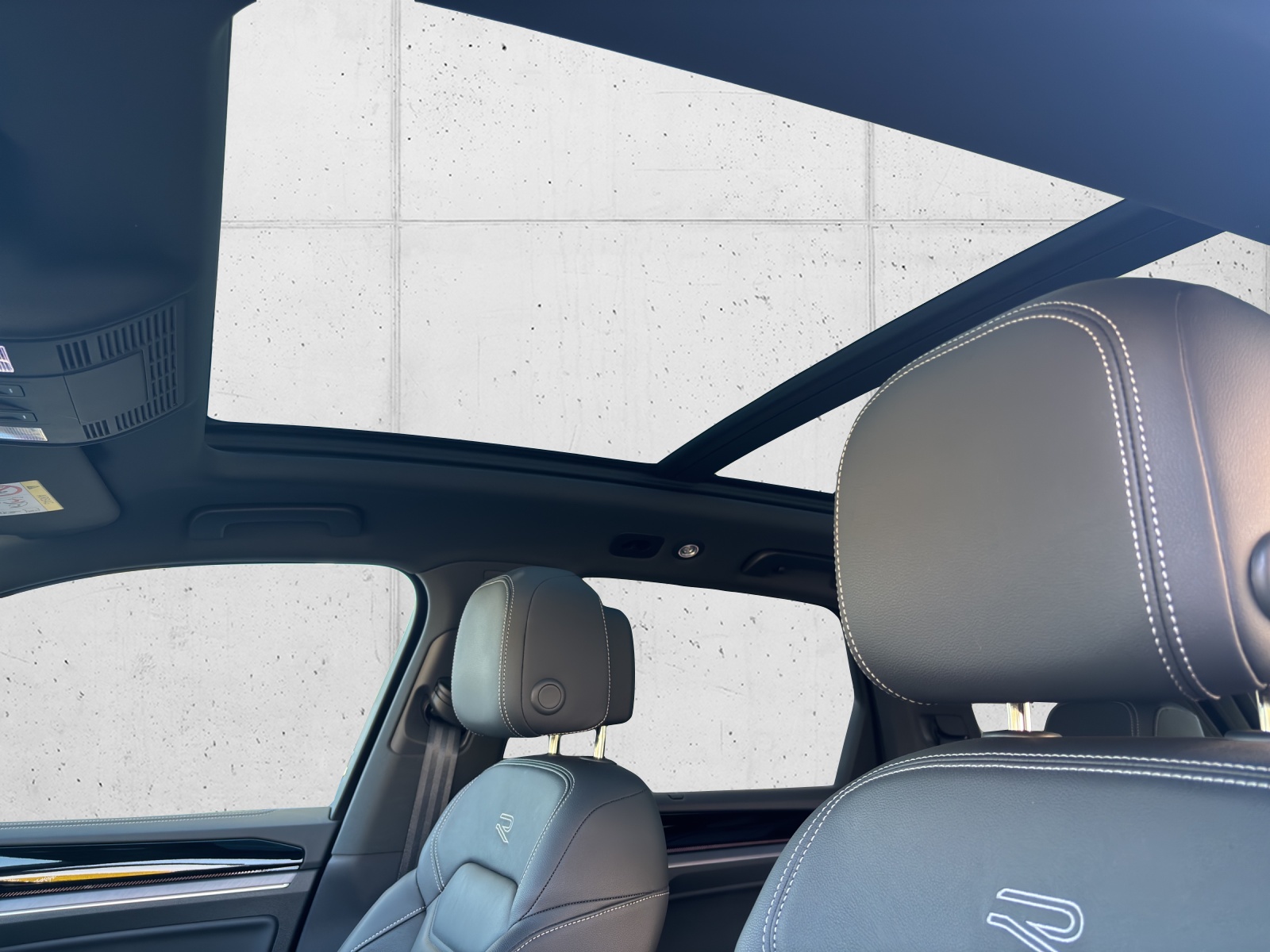 VW New Touareg 3.0 TDI R-Line Tiptronic mit fortl. Werksgarantie, AHK, Panorama-Ausstell-/Schiebedach, Standheizung & Winterräder-image-26